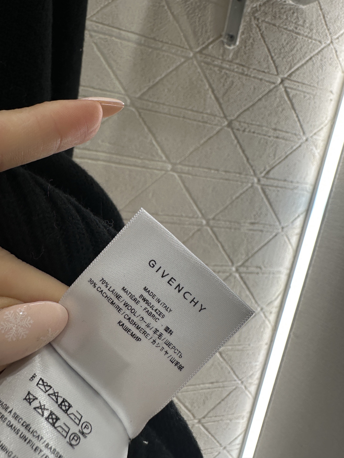 Свитер женский Givenchy Paris 1952 чёрного цвета с высоким воротом