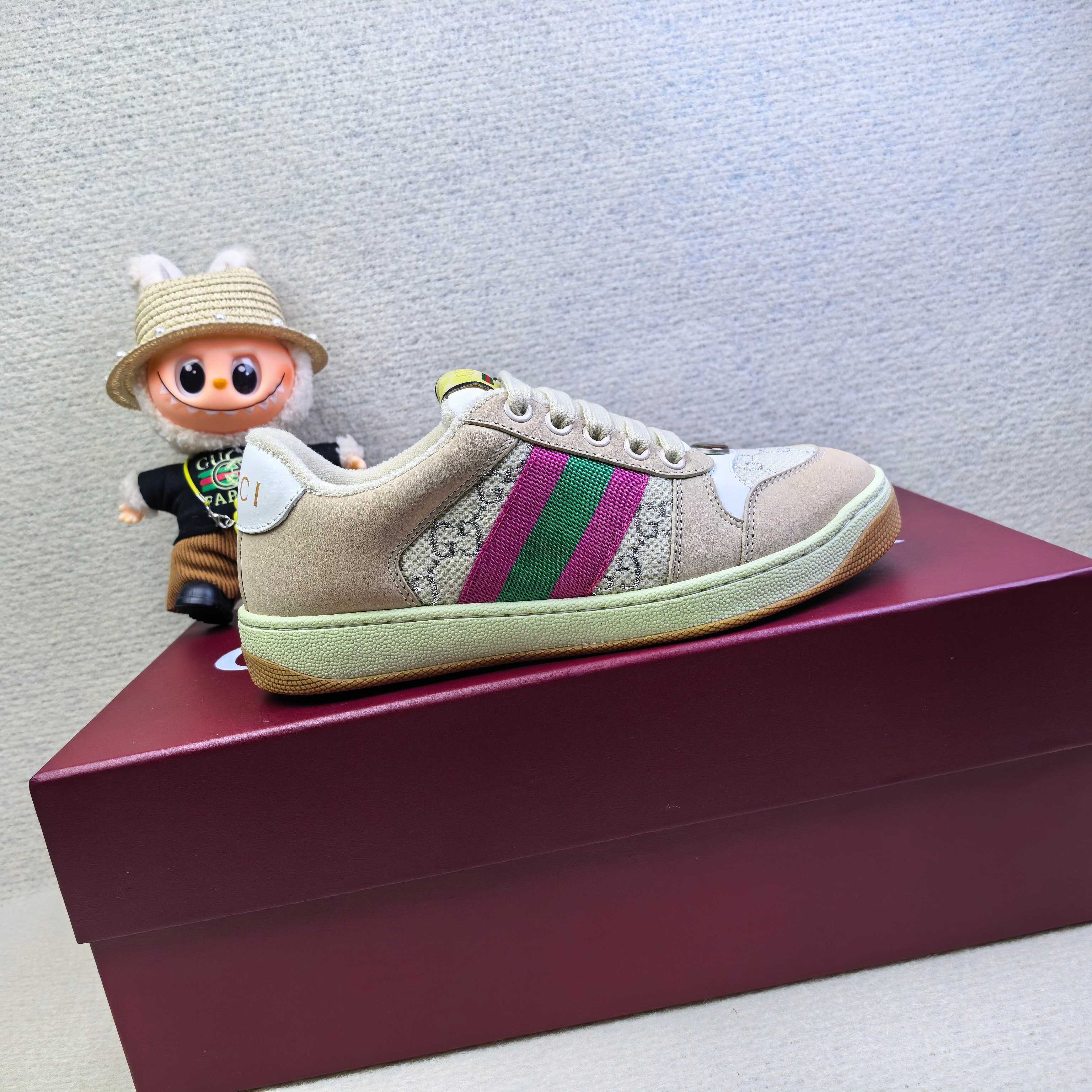 Кроссовки унисекс в стиле Gucci бежевого цвета