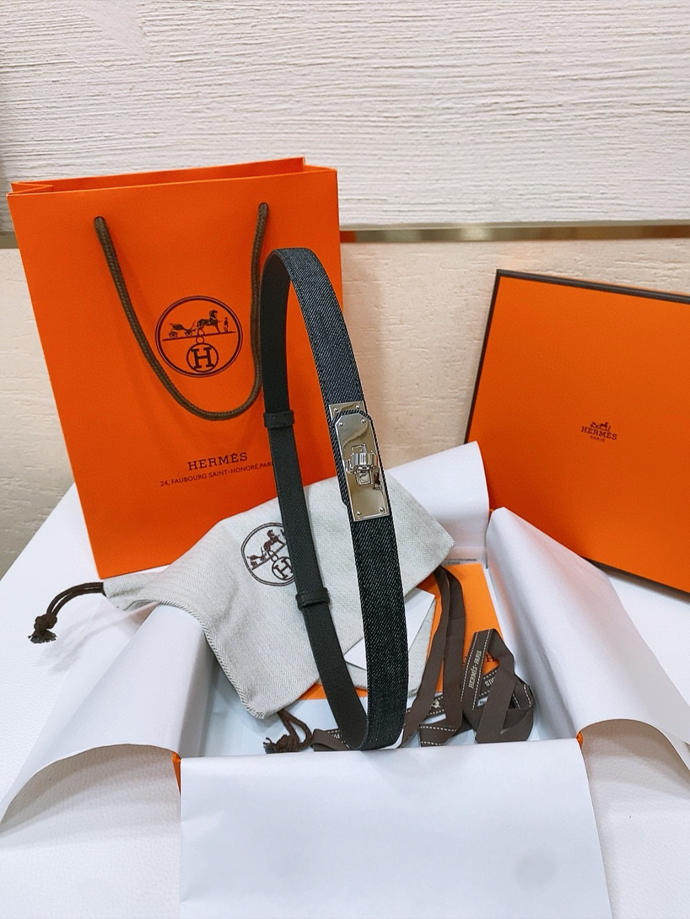 Ремень женский в стиле Hermès Kelly из кожи Epsom чёрного цвета с серебристой пряжкой шириной 1.8 см