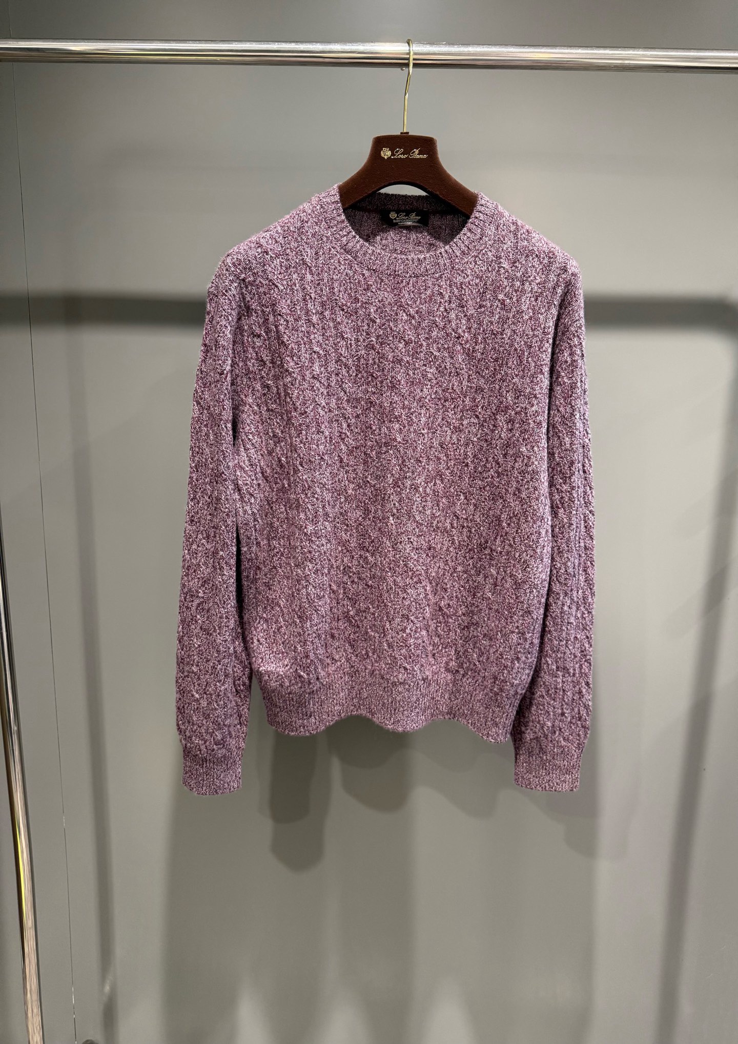 Свитер мужской в стиле Loro Piana Treccia из 100% шерсти розово-сливового цвета