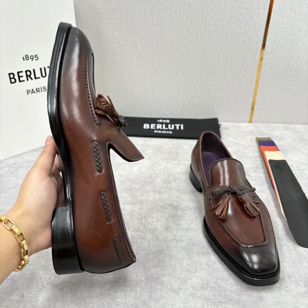 Лоферы мужские в стиле Berluti Lorenzo из натуральной кожи коричневого цвета