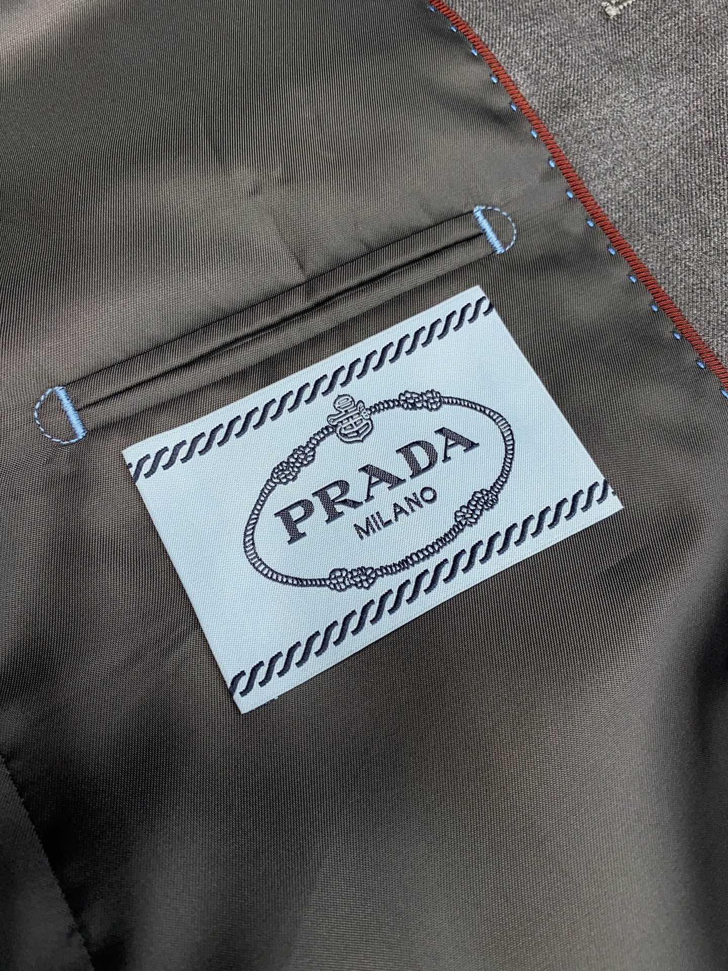 Костюм мужской в стиле Prada классический серого цвета (пиджак + брюки)
