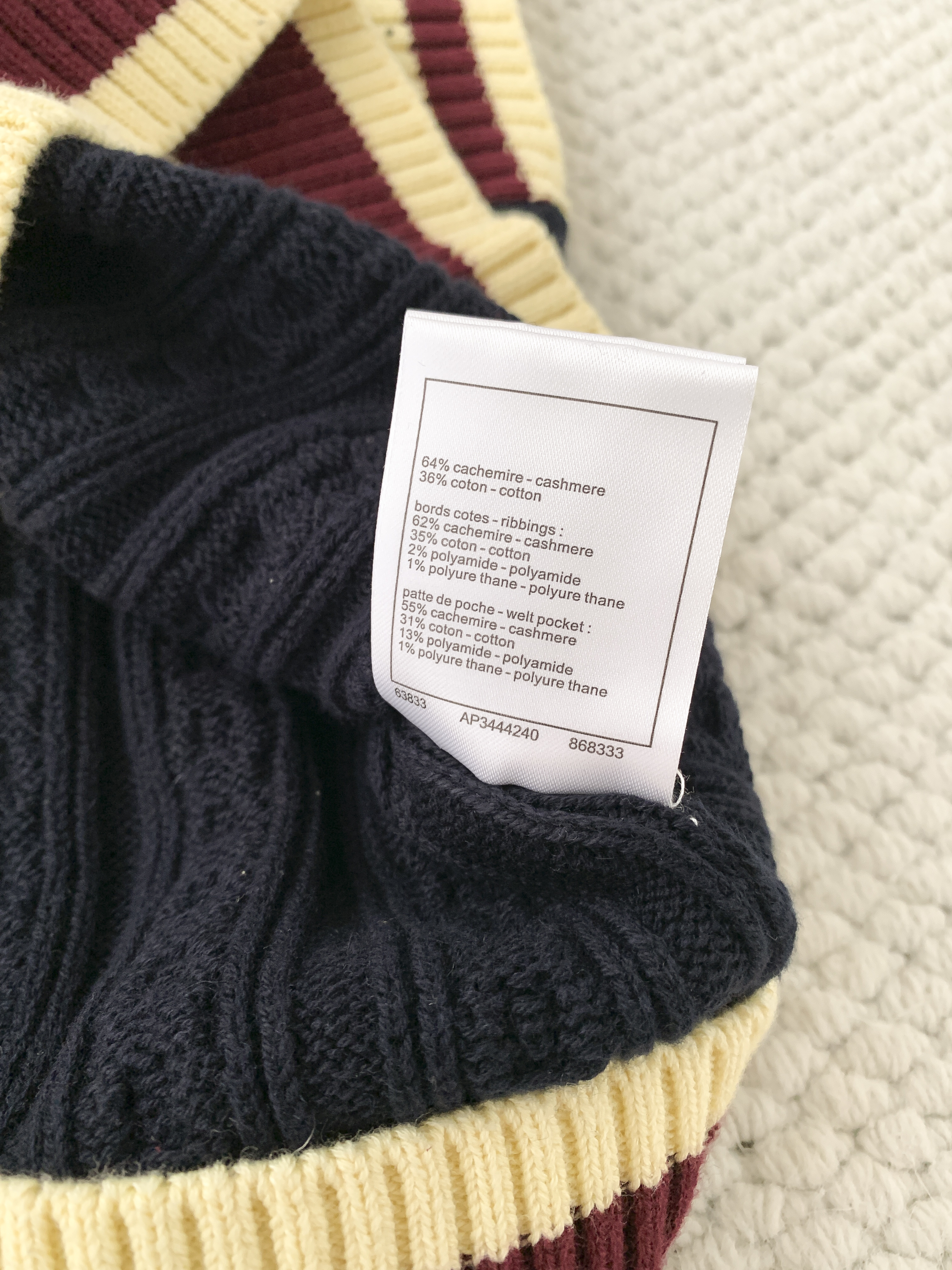 Жилет женский в стиле Chanel тёмно-синего цвета с контрастной отделкой