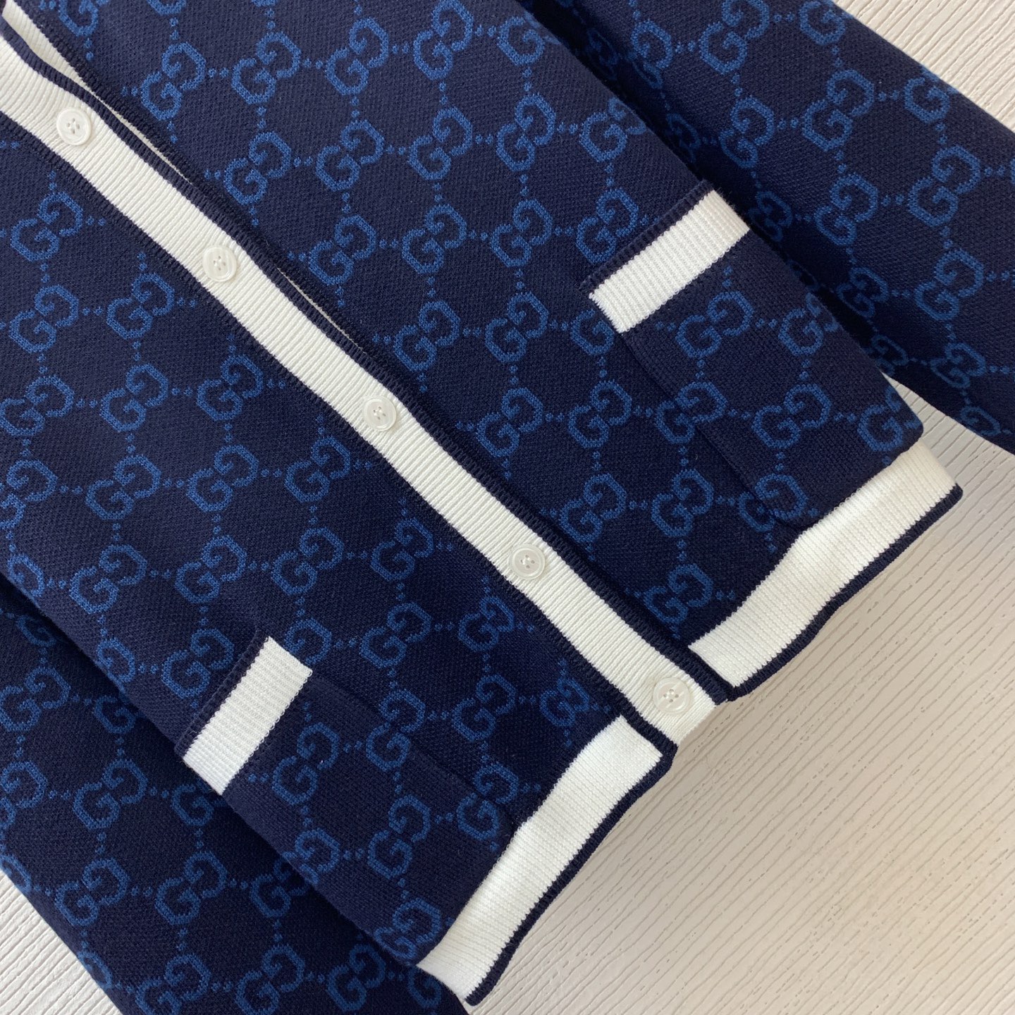 Кардиган женский в стиле Gucci с монограммой GG и контрастной отделкой