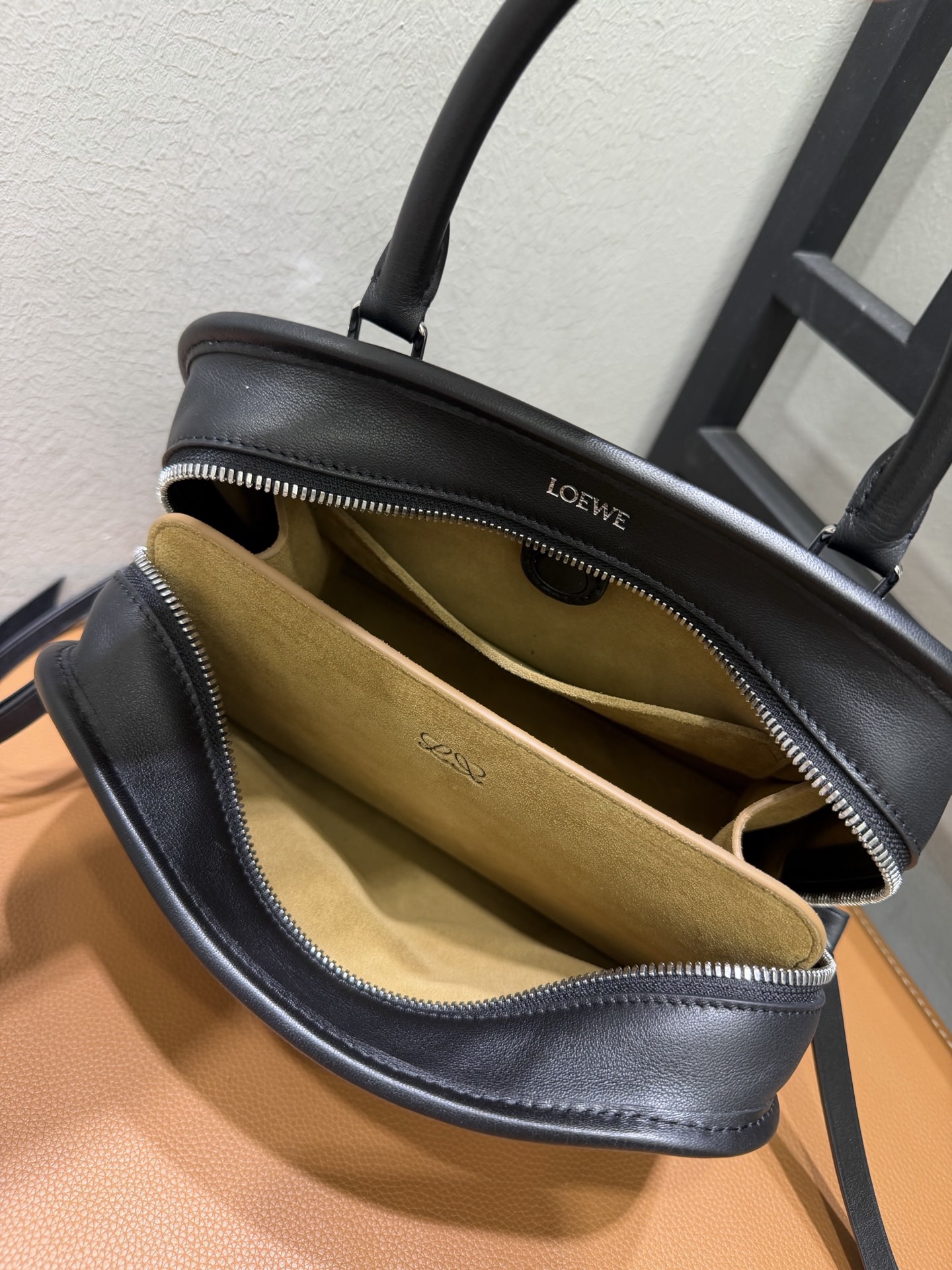 Сумка женская в стиле Loewe Amazona 180 чёрного цвета