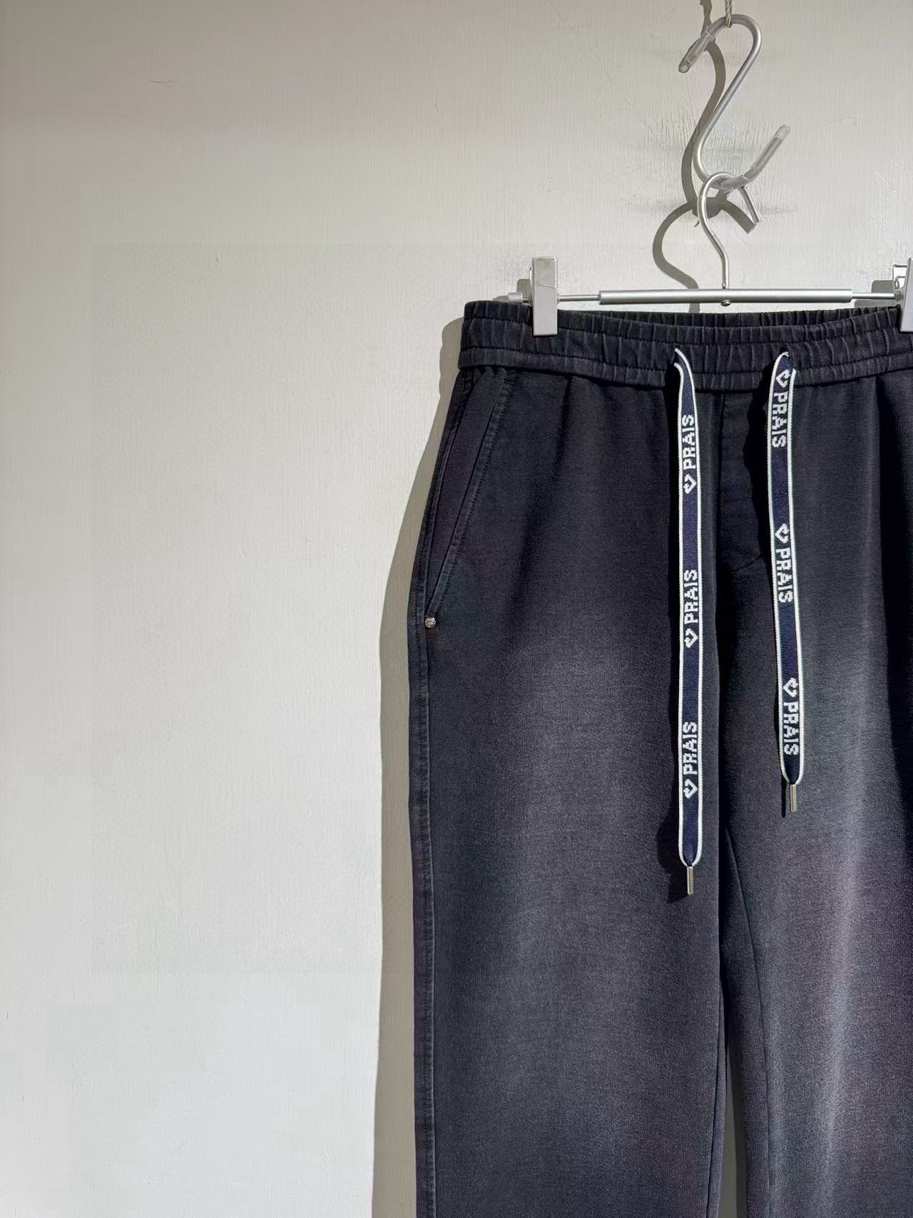 Брюки мужские в стиле Prada из денима тёмно-серого цвета с эластичным поясом