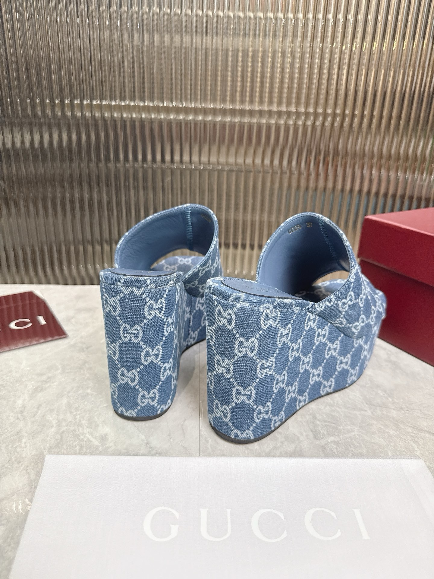Мюли женские в стиле Gucci Princetown с GG-мотивом синего цвета