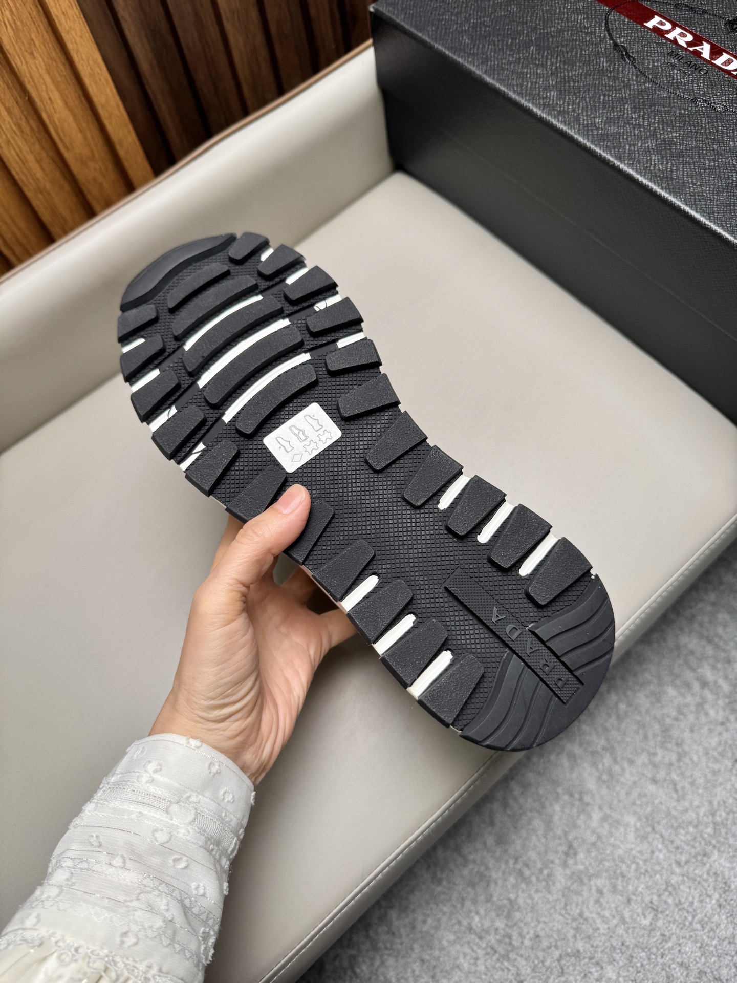 Кроссовки мужские в стиле Prada белого цвета