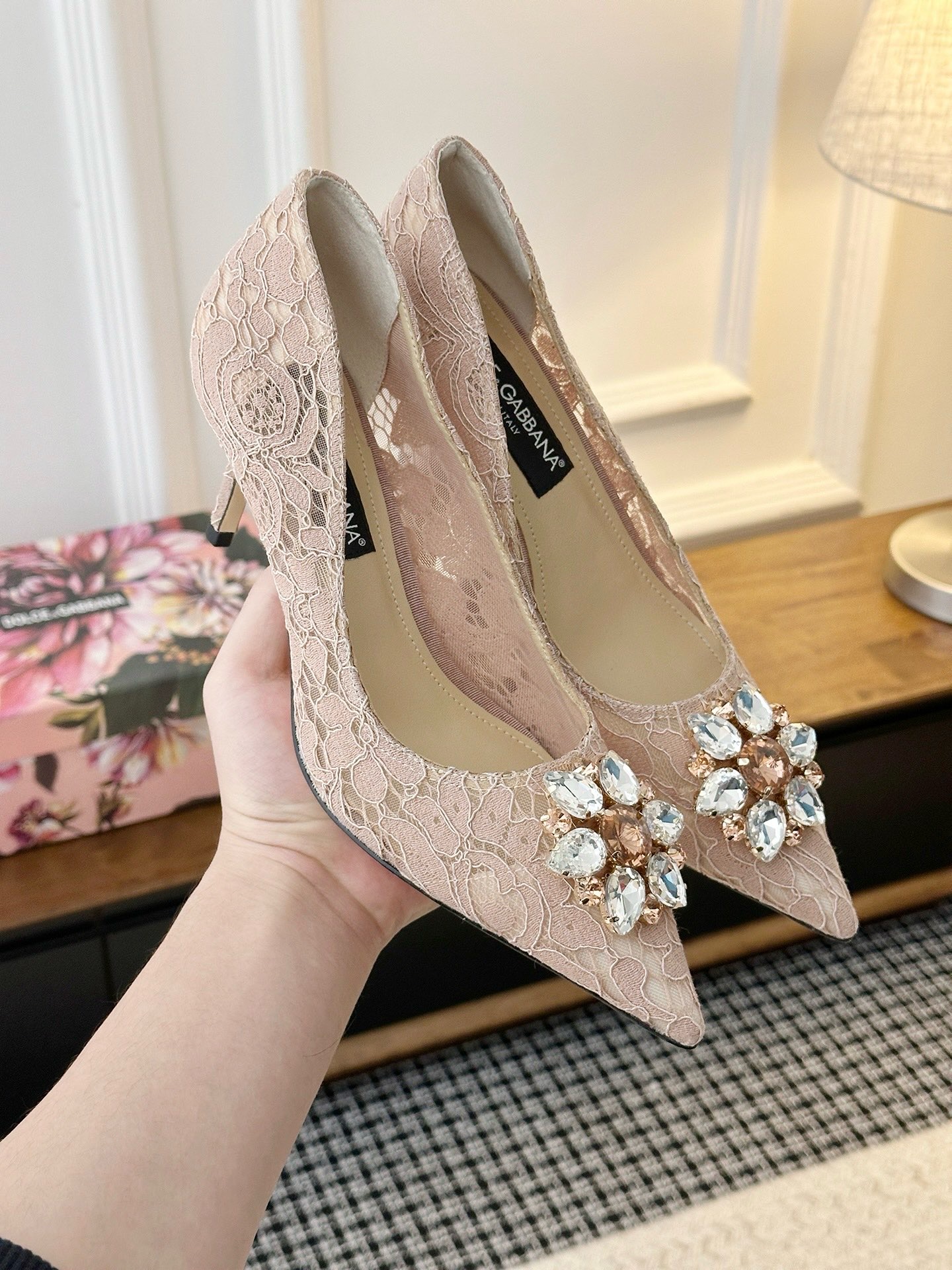 Туфли женские Dolce&Gabbana нюдового цвета
