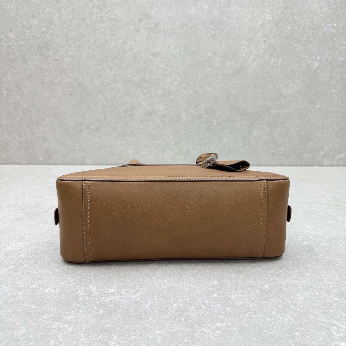 Сумка женская в стиле Miu Miu Vivant из натуральной кожи коричневого цвета