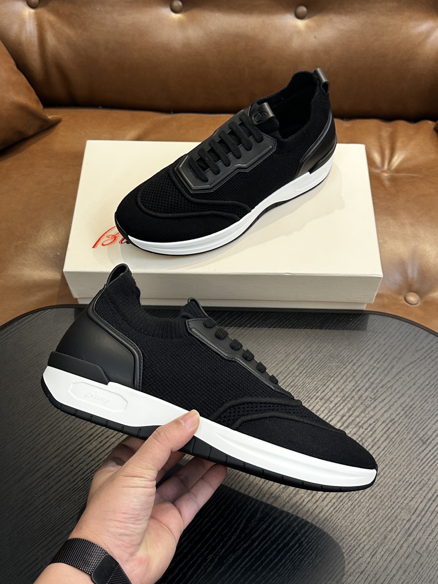 Кроссовки мужские в стиле Brioni чёрного цвета с белой подошвой