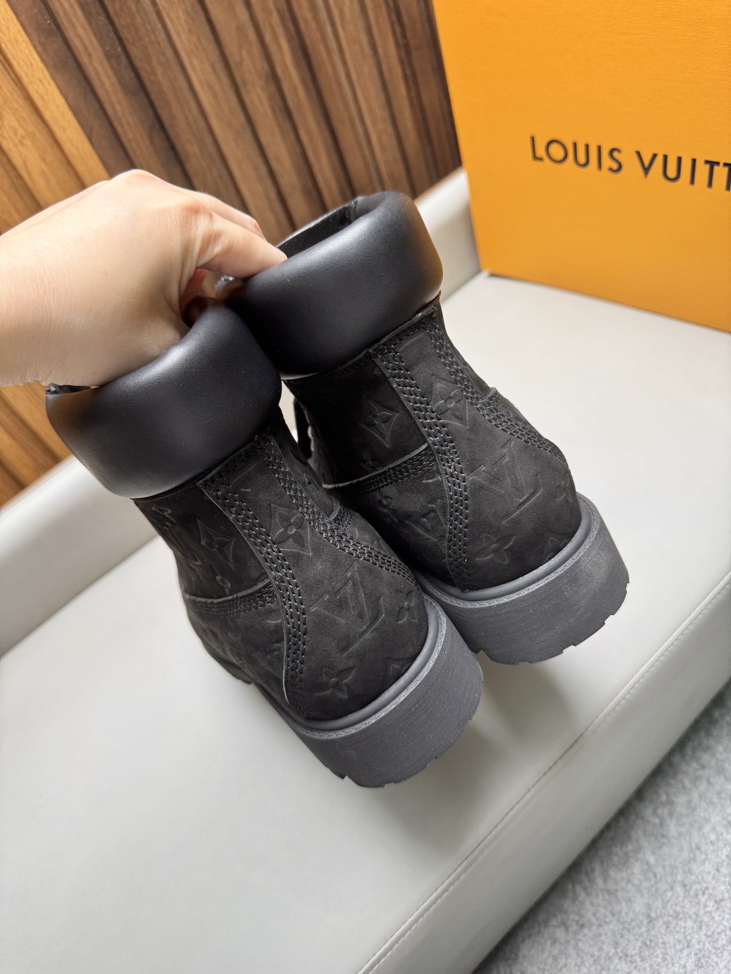 Ботинки мужские Louis Vuitton LV Remix Combat Boot чёрного цвета