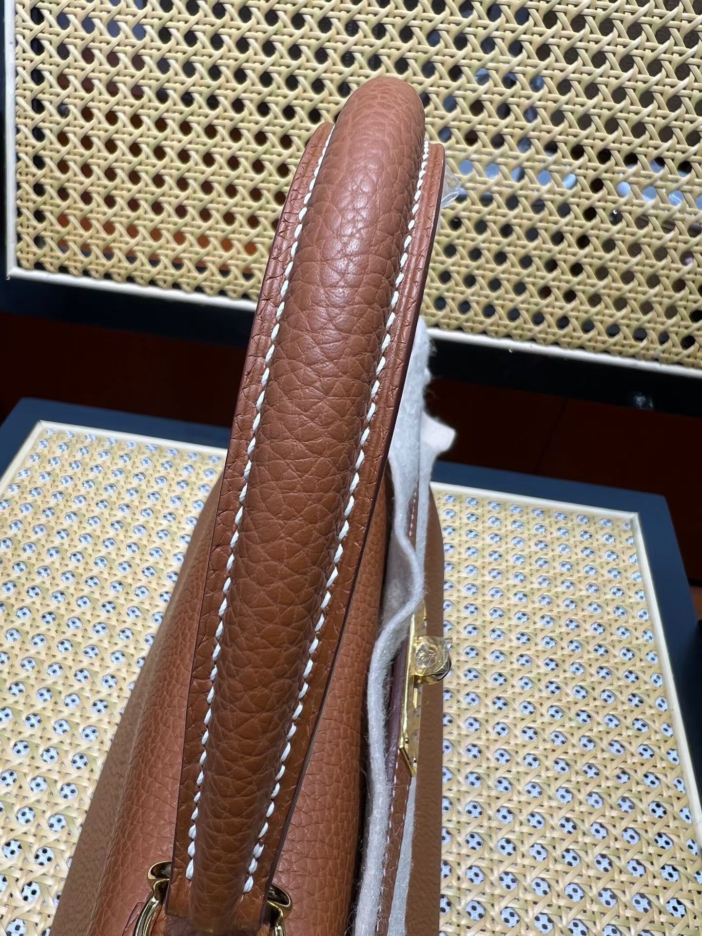 Сумка женская Hermès Kelly 28  gold brown цвета
