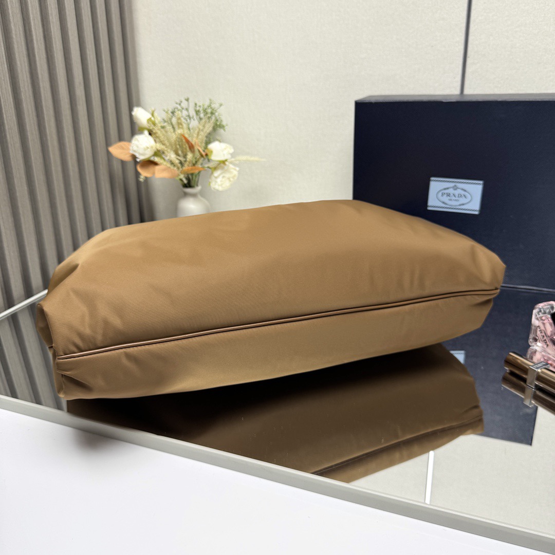 Сумка женская в стиле Prada Tote коричневого цвета 