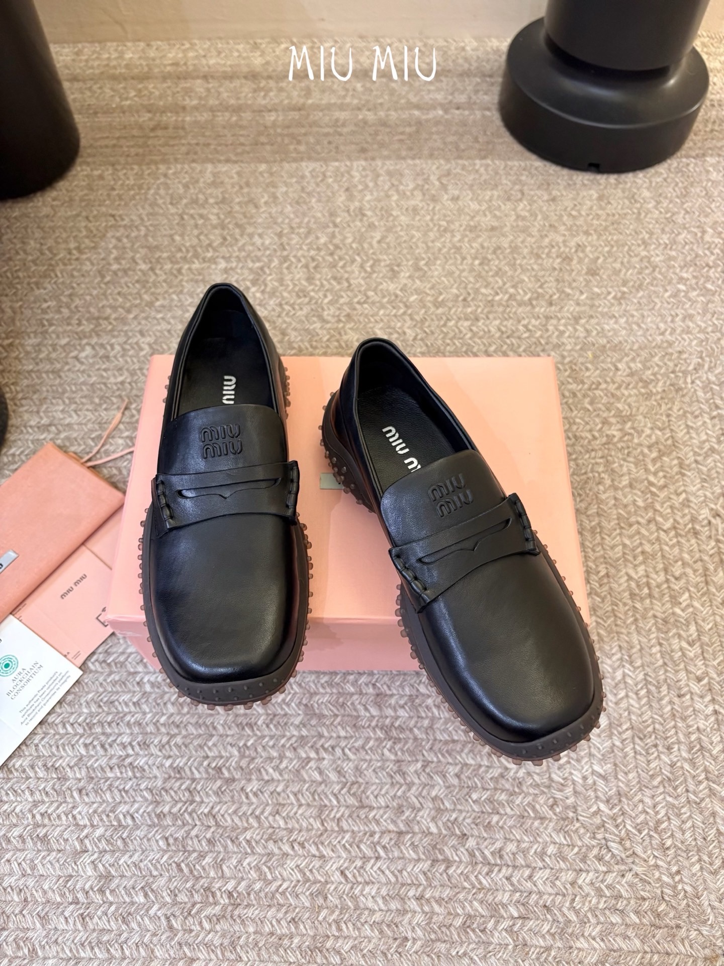 Лоферы женские Miu Miu чёрного цвета