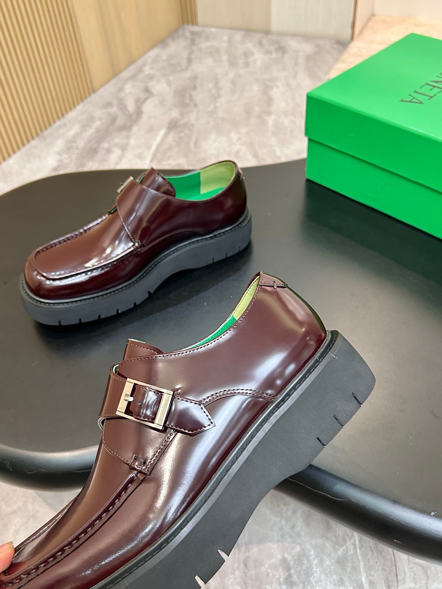 Туфли мужские Bottega Veneta бордового цвета
