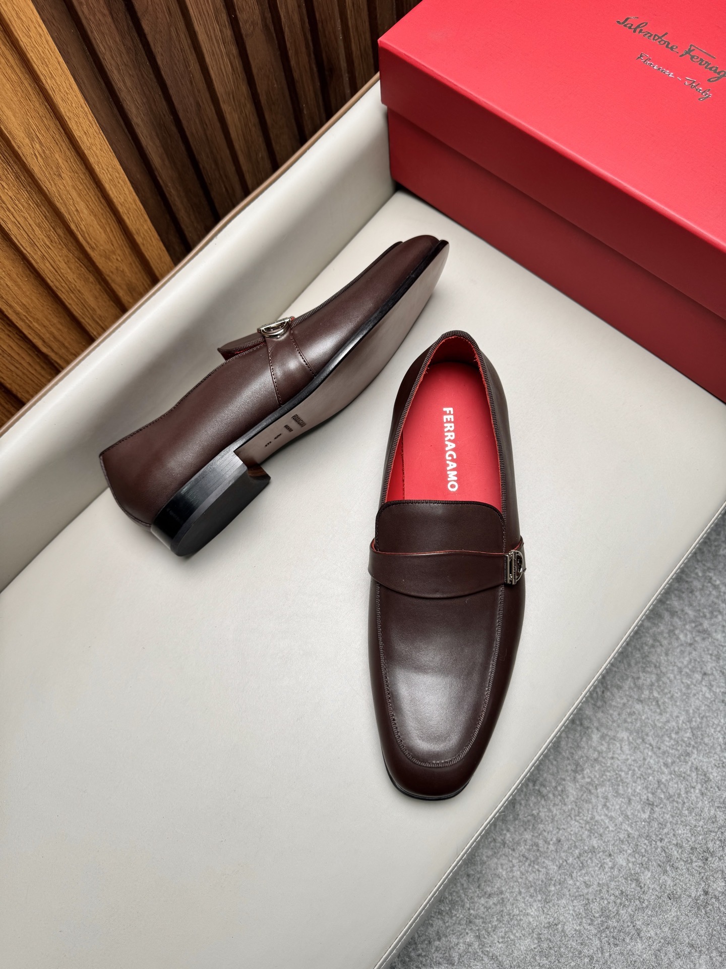 Лоферы мужские в стиле Ferragamo Gancini коричневого цвета