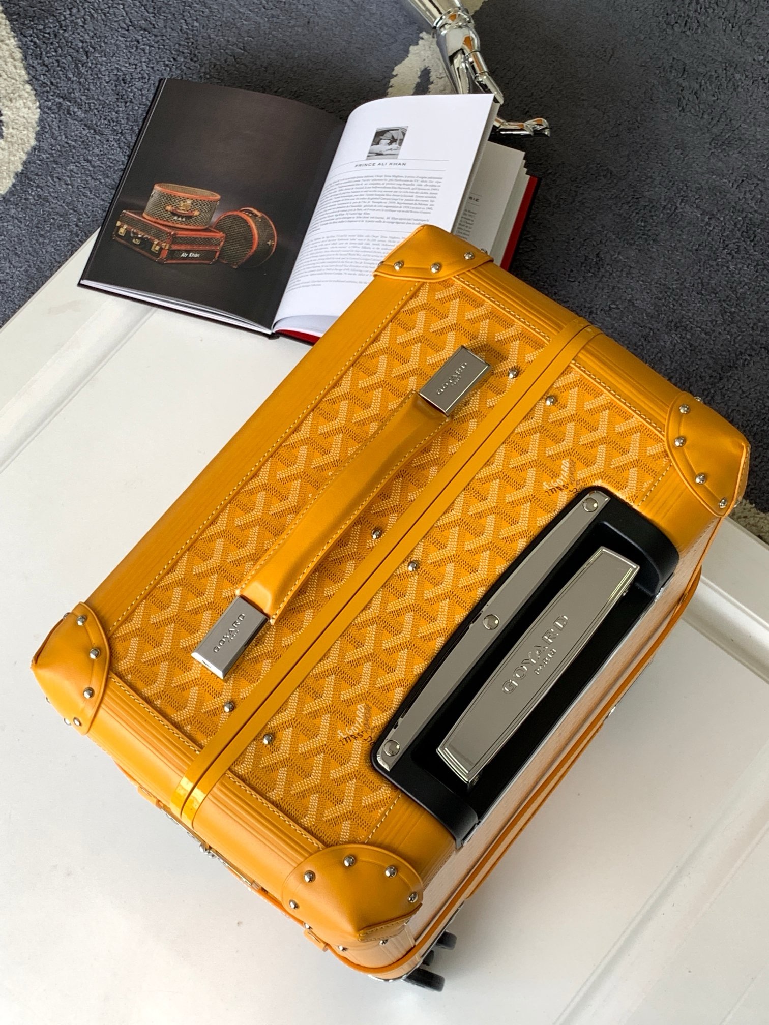Чемодан Goyard Bourget PM жёлтого цвета