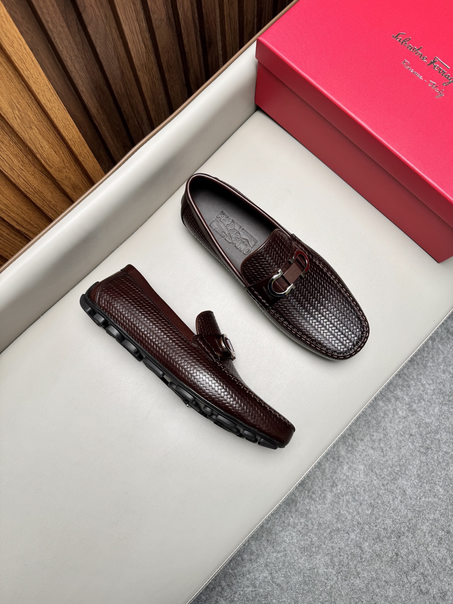 Лоферы мужские в стиле Ferragamo тёмно-коричневого цвета