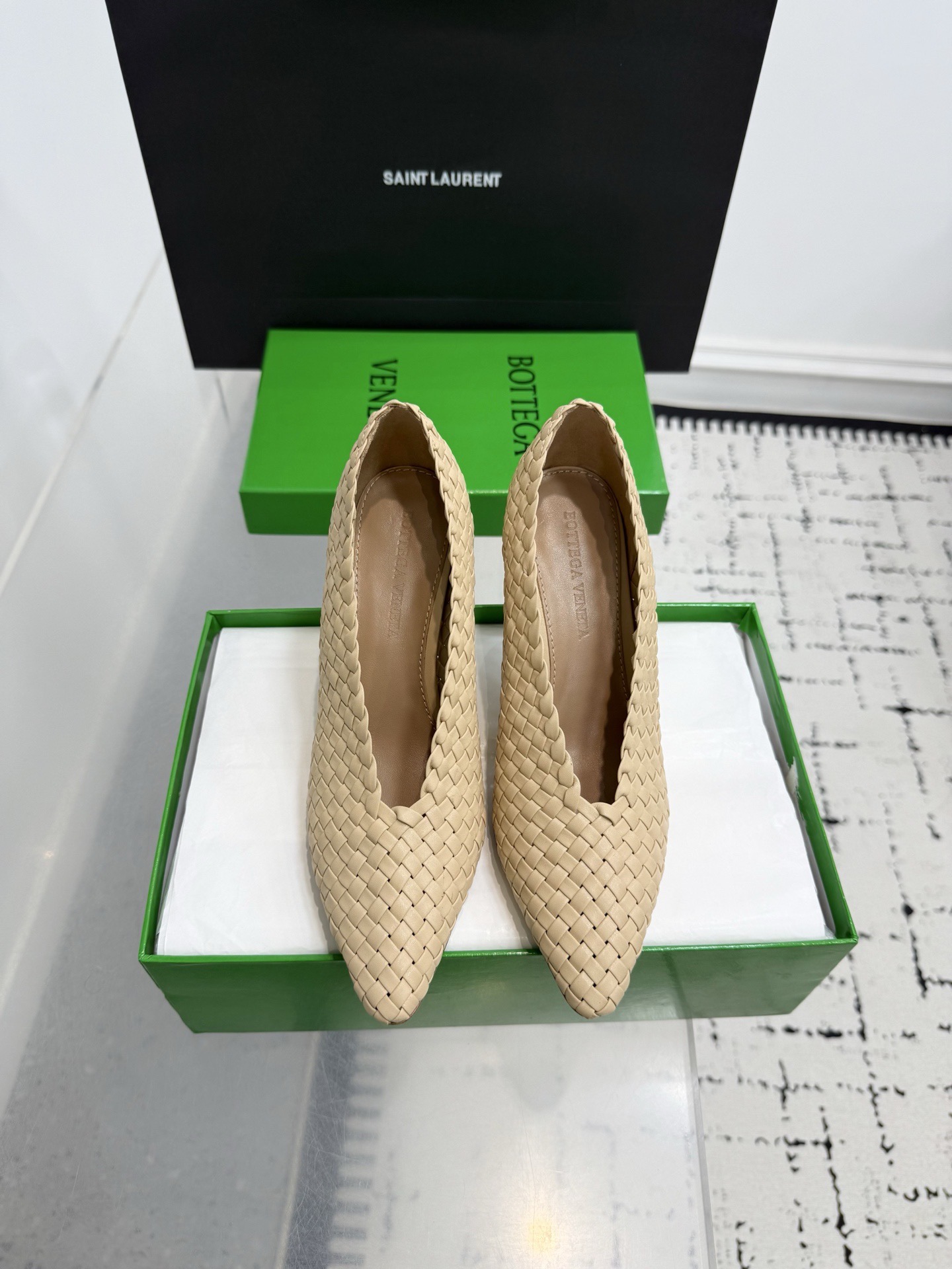 Туфли женские Bottega Veneta Sofia бежевого цвета
