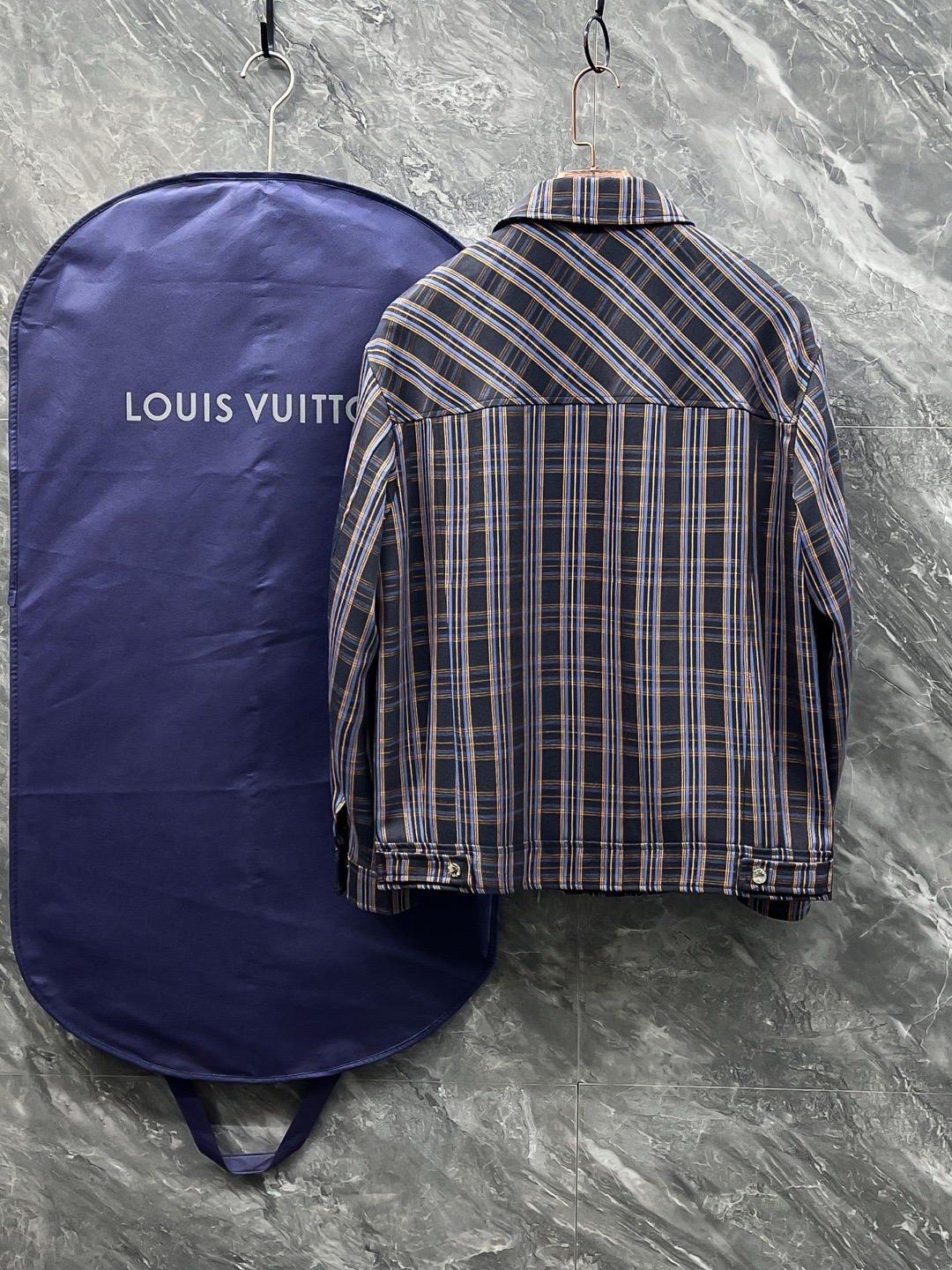 Куртка мужская  Louis Vuitton синего цвета в клетку с отложным воротником