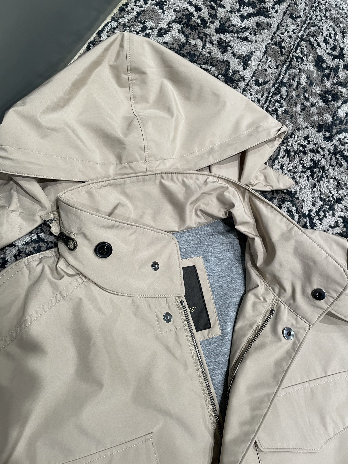 Куртка мужская в стиле Loro Piana из плащевой ткани бежевого цвета