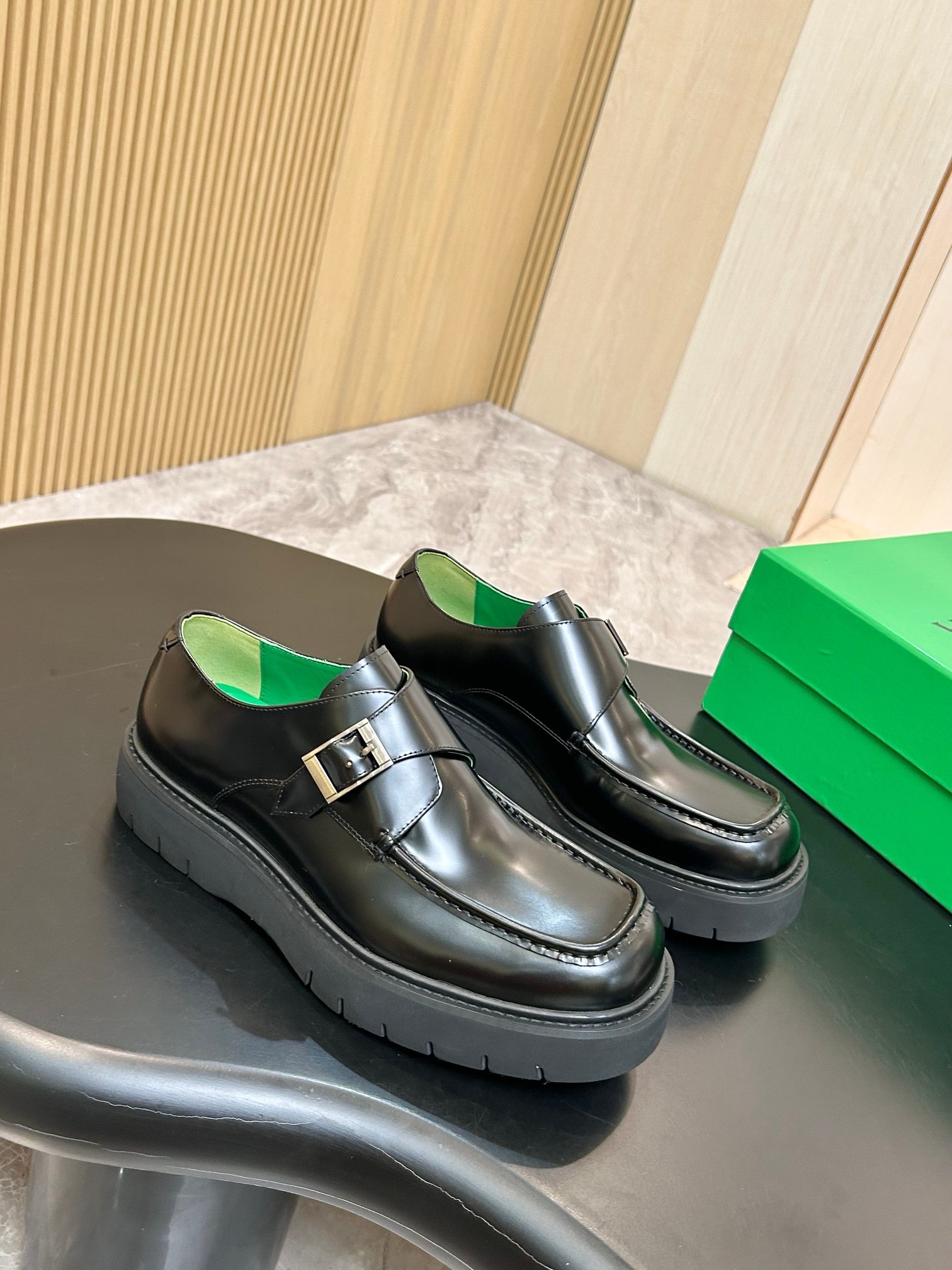 Туфли мужские Bottega Veneta из гладкой натуральной кожи чёрного цвета