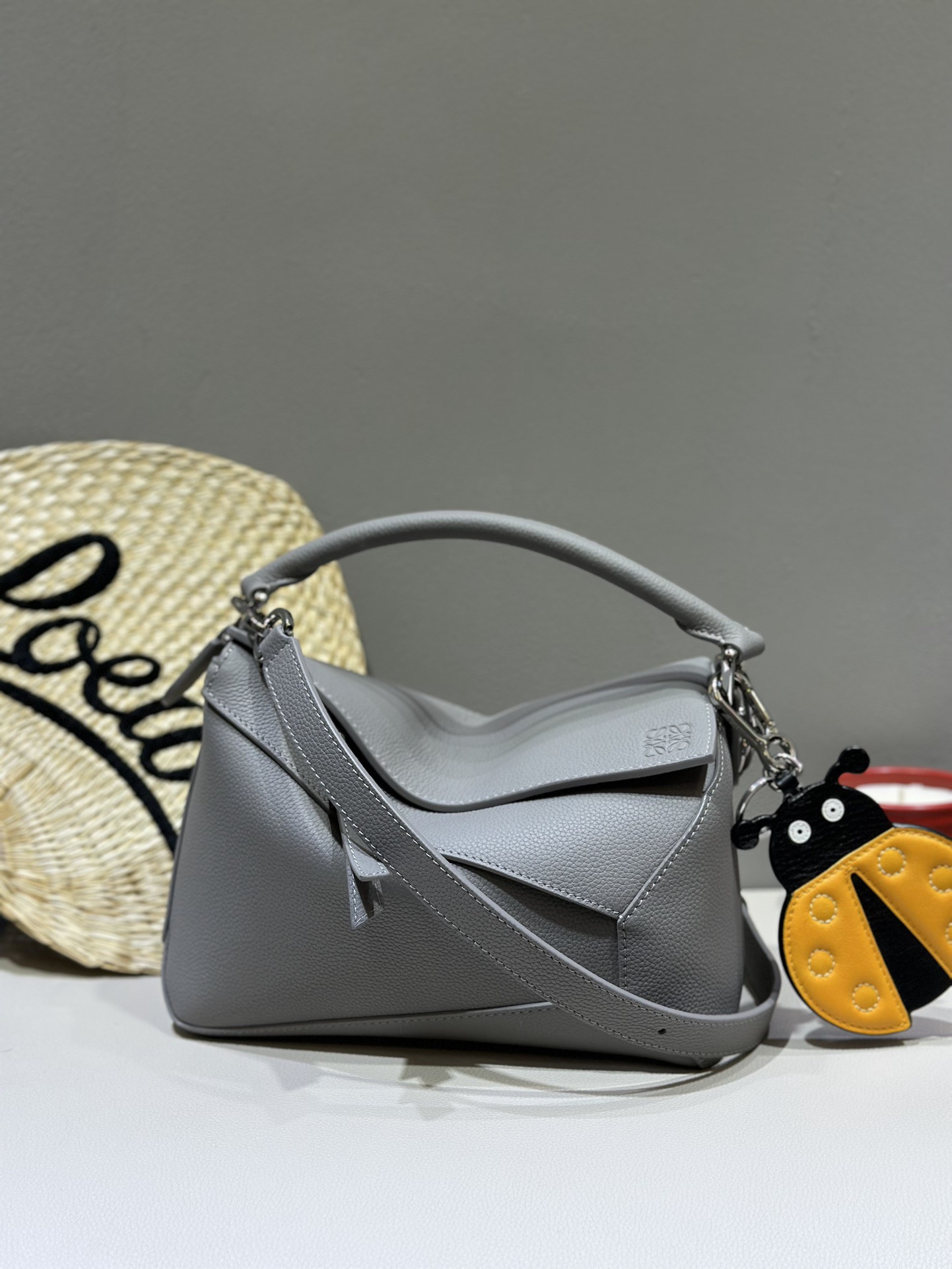 Сумка женская в стиле Loewe Puzzle серого цвета