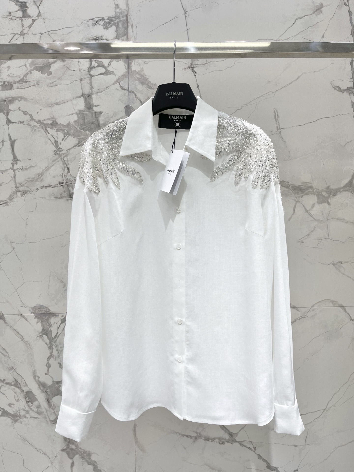 Рубашка женская в стиле Balmain с объёмной вышивкой бисером белого цвета