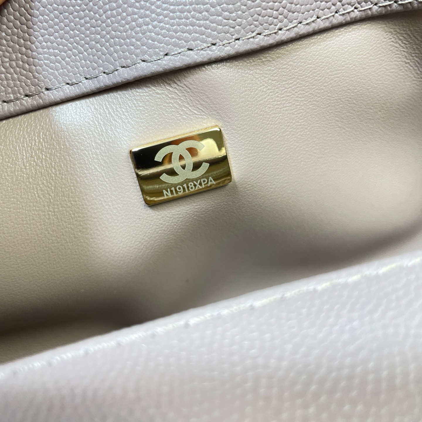 Сумка женская в стиле Chanel Coco Handle серо-бежевого цвета