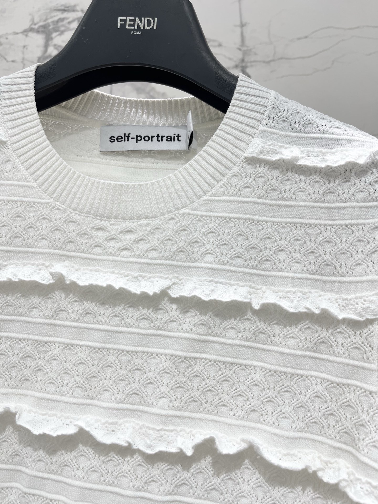 Костюм женский в стиле Self-Portrait вязаный белого цвета: топ и юбка с декором