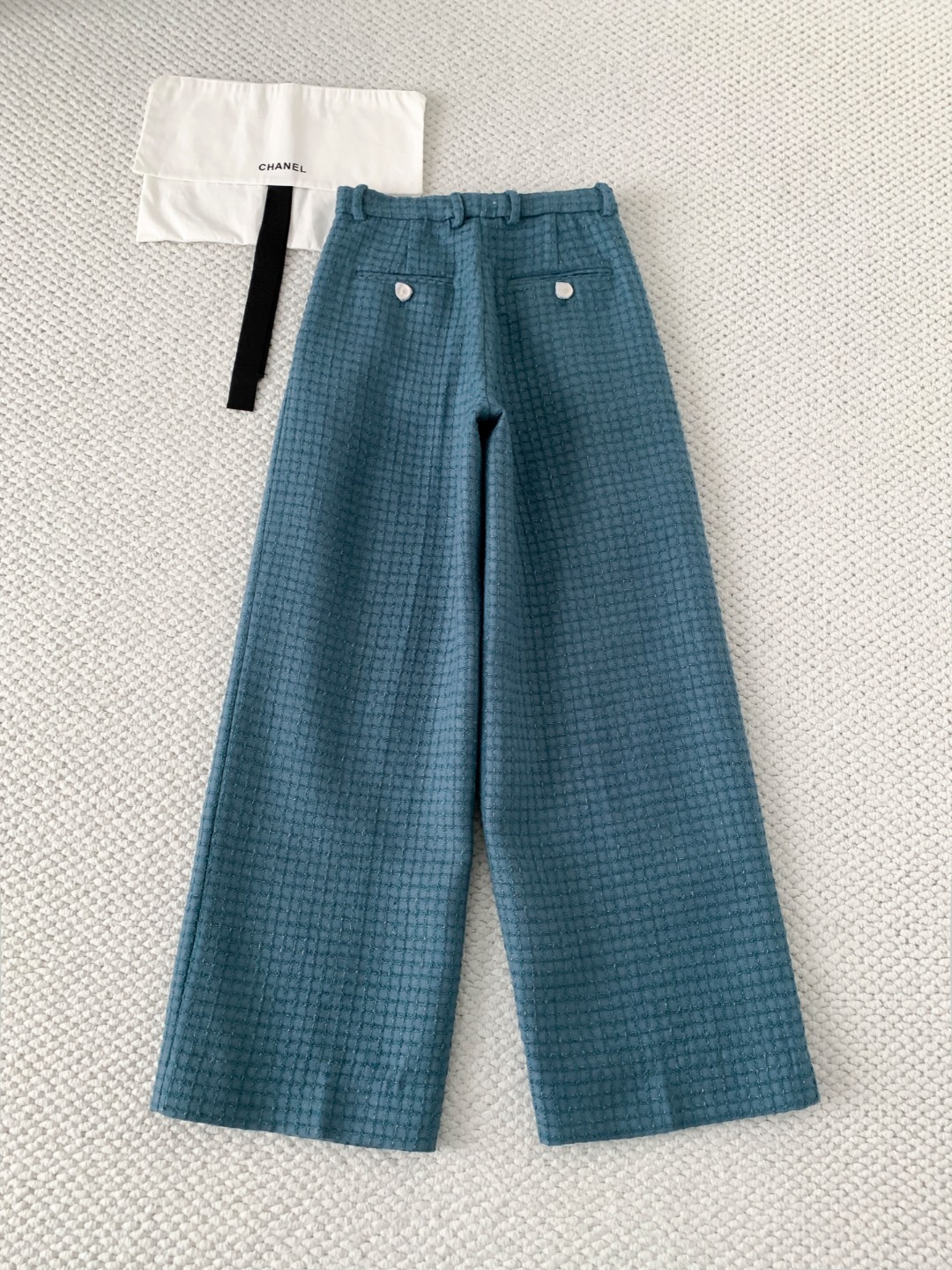 Брюки женские в стиле Chanel из фактурной ткани павлиньего зелёного цвета