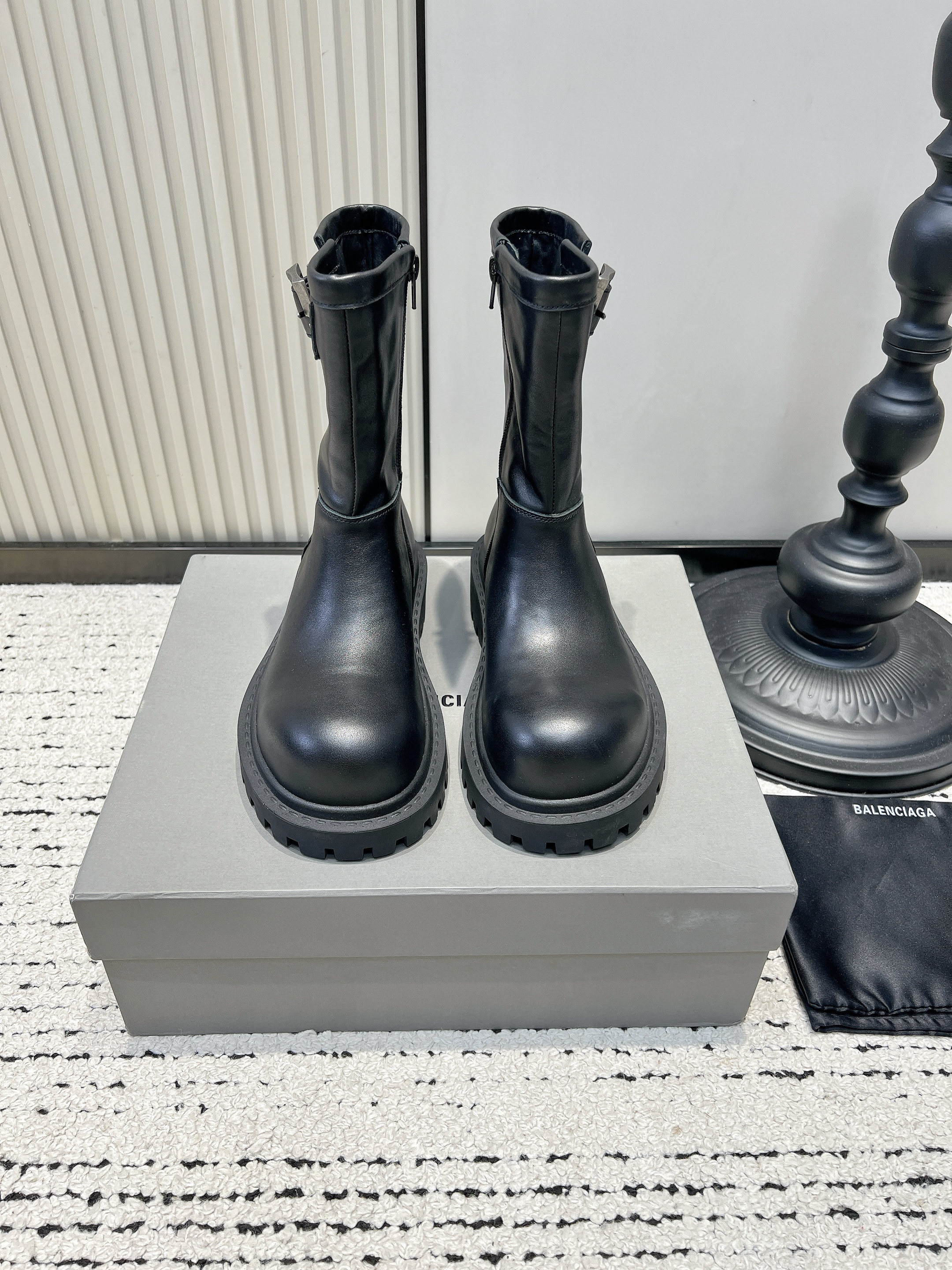 Сапоги женские Balenciaga чёрного цвета