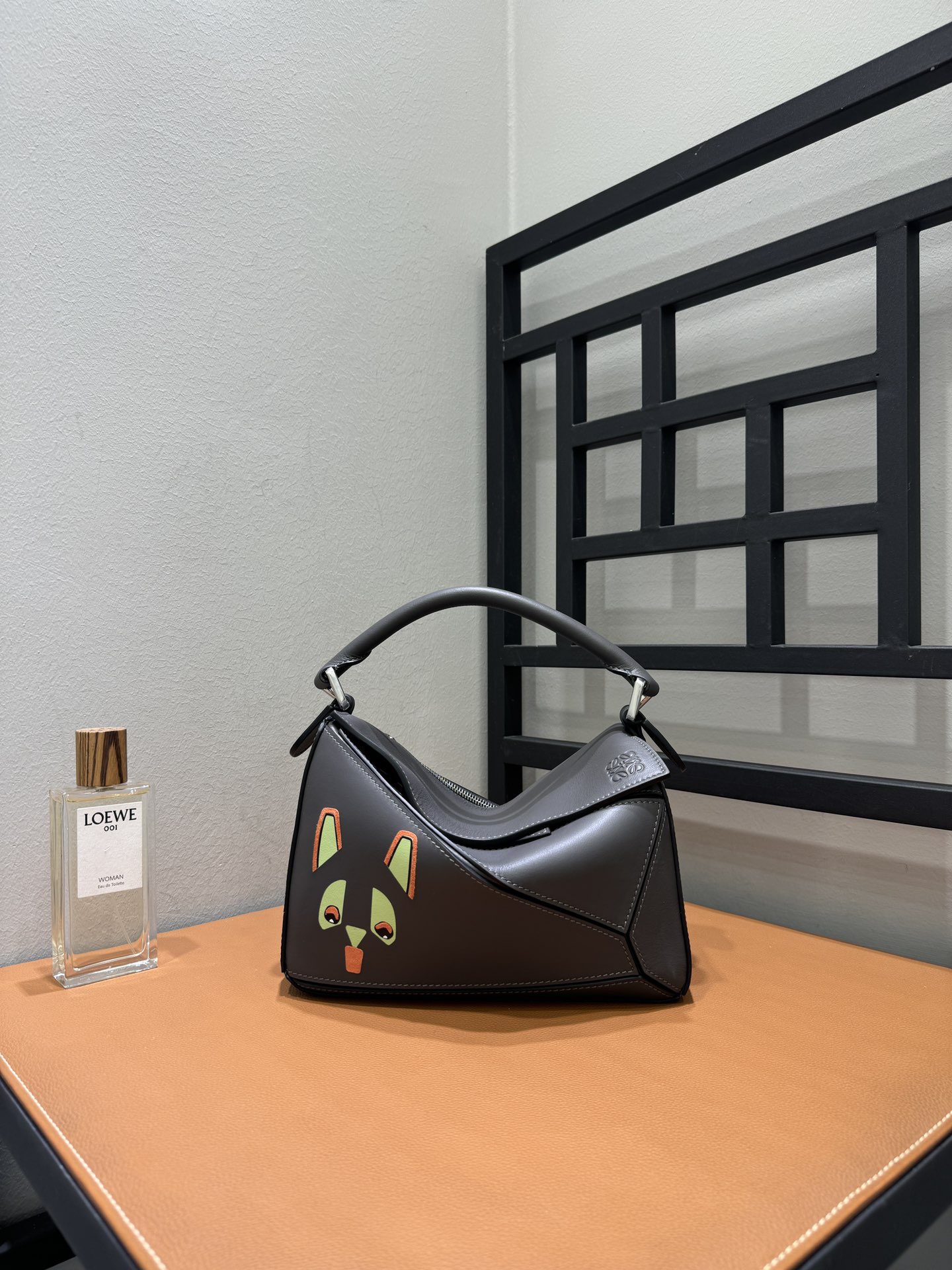 Сумка женская в стиле Loewe Puzzle Louis Wain чёрного цвета с принтом