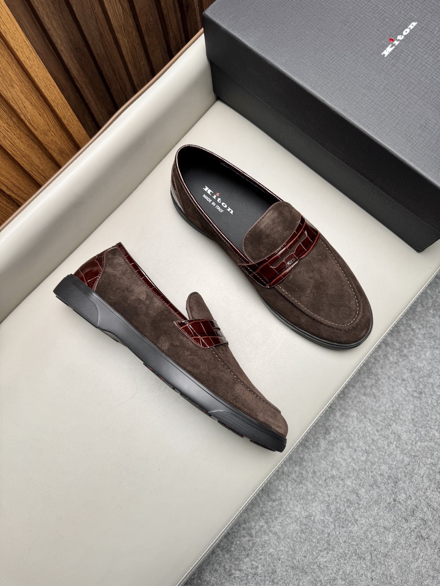 Лоферы мужские в стиле Kiton бордового цвета