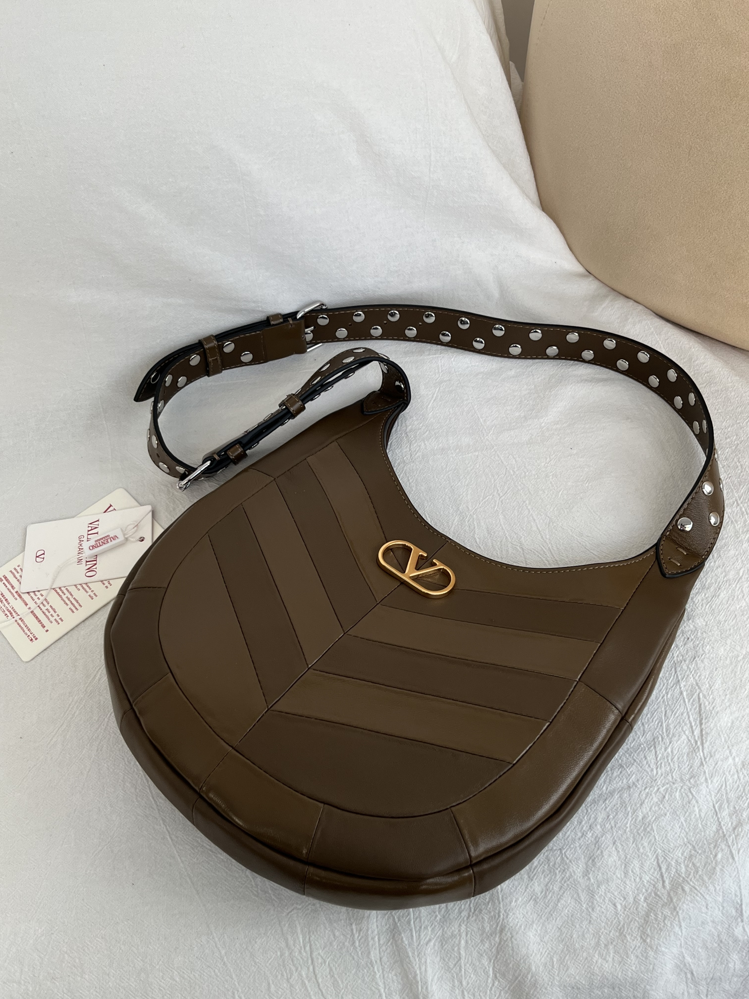 Сумка женская в стиле Valentino Garavani Hoboho Hobo коричневого цвета(28 см)
