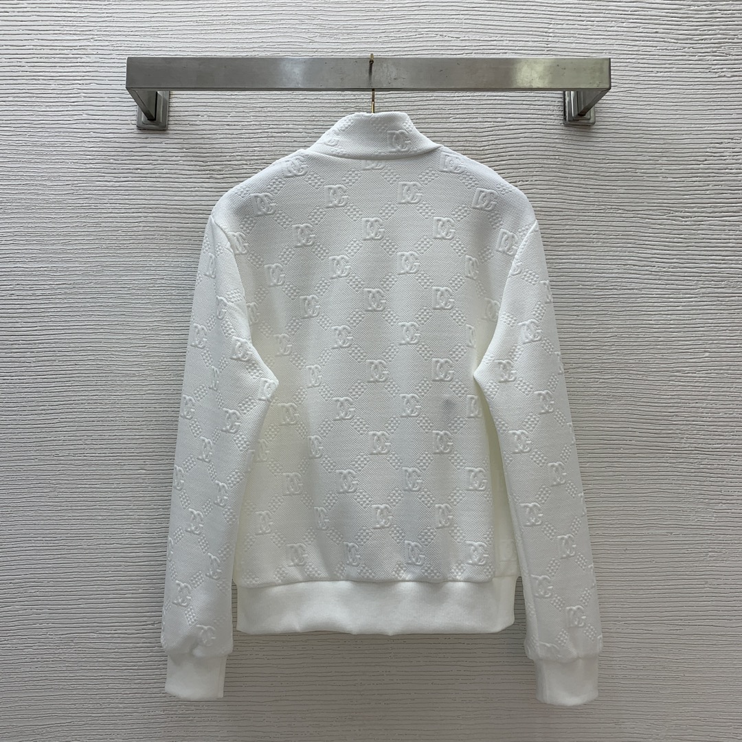 Костюм женский в стиле Dolce & Gabbana с фактурным логотипом: жакет и брюки