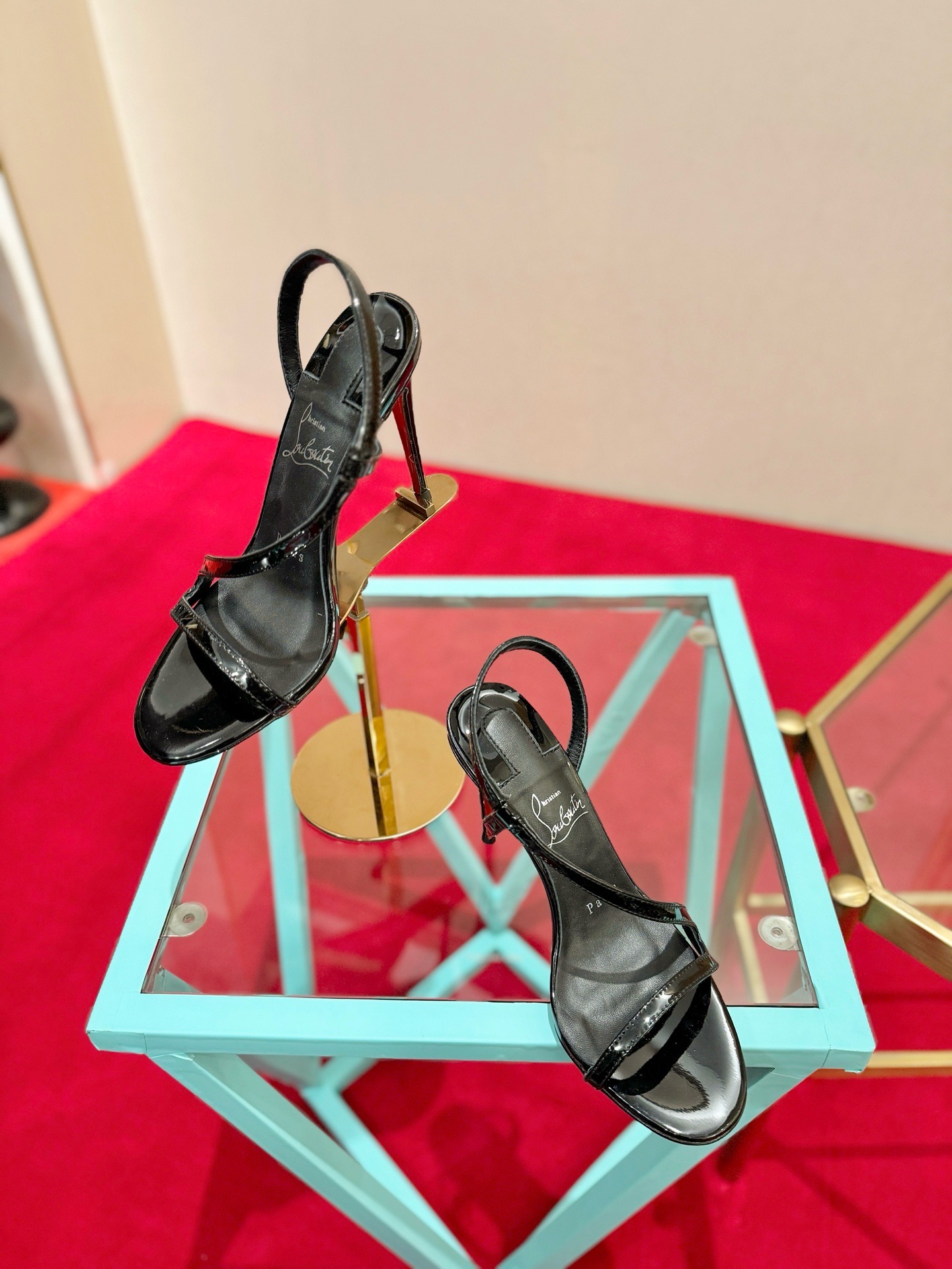 Босоножки женские Christian Louboutin чёрного цвета
