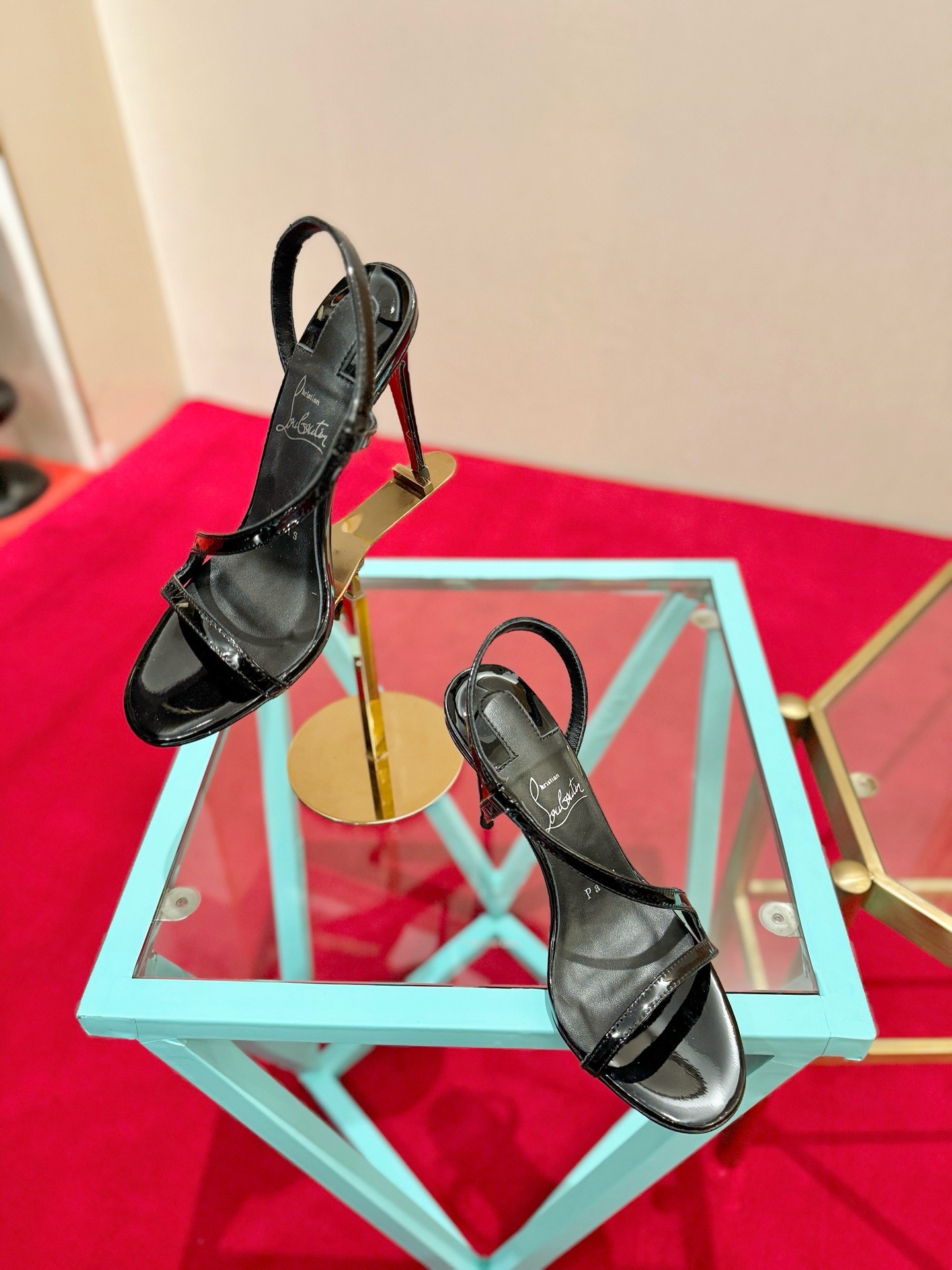 Босоножки женские Christian Louboutin чёрного цвета