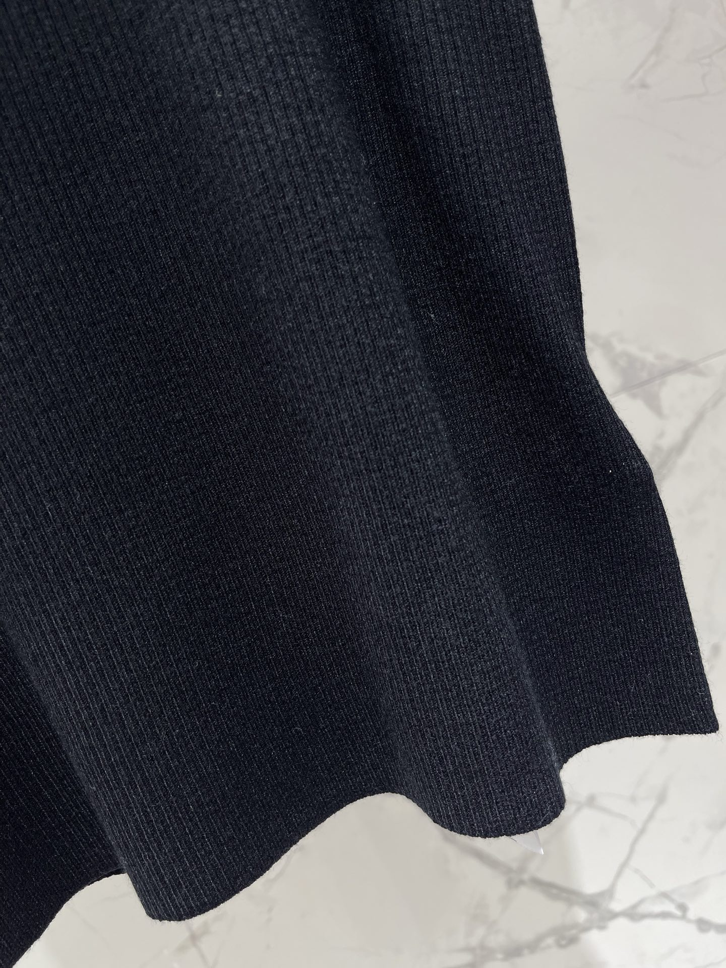 Топ женский в стиле Gucci трикотажный с вышивкой GG на бретелях чёрного цвета