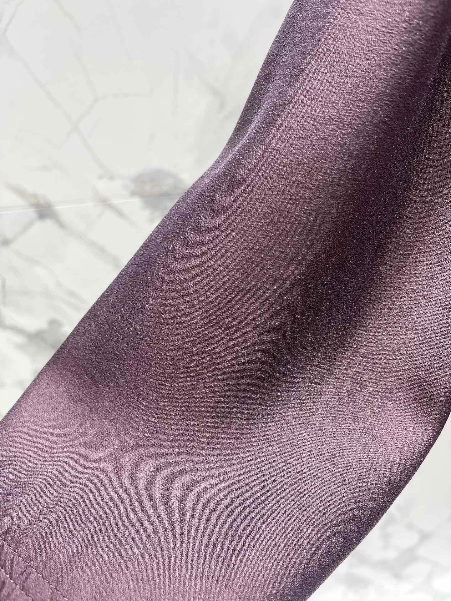 Блуза женская в стиле Balmain из гладкого текстиля сливового цвета с драпированным воротником