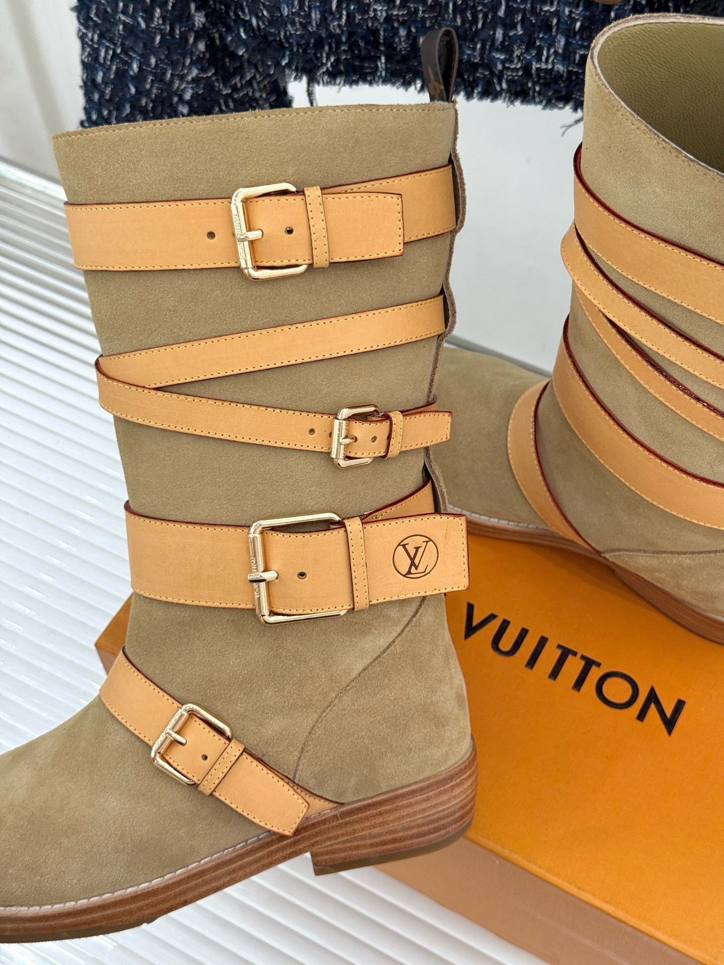Сапоги женские Louis Vuitton Amiral Flat Boot бежевого цвета