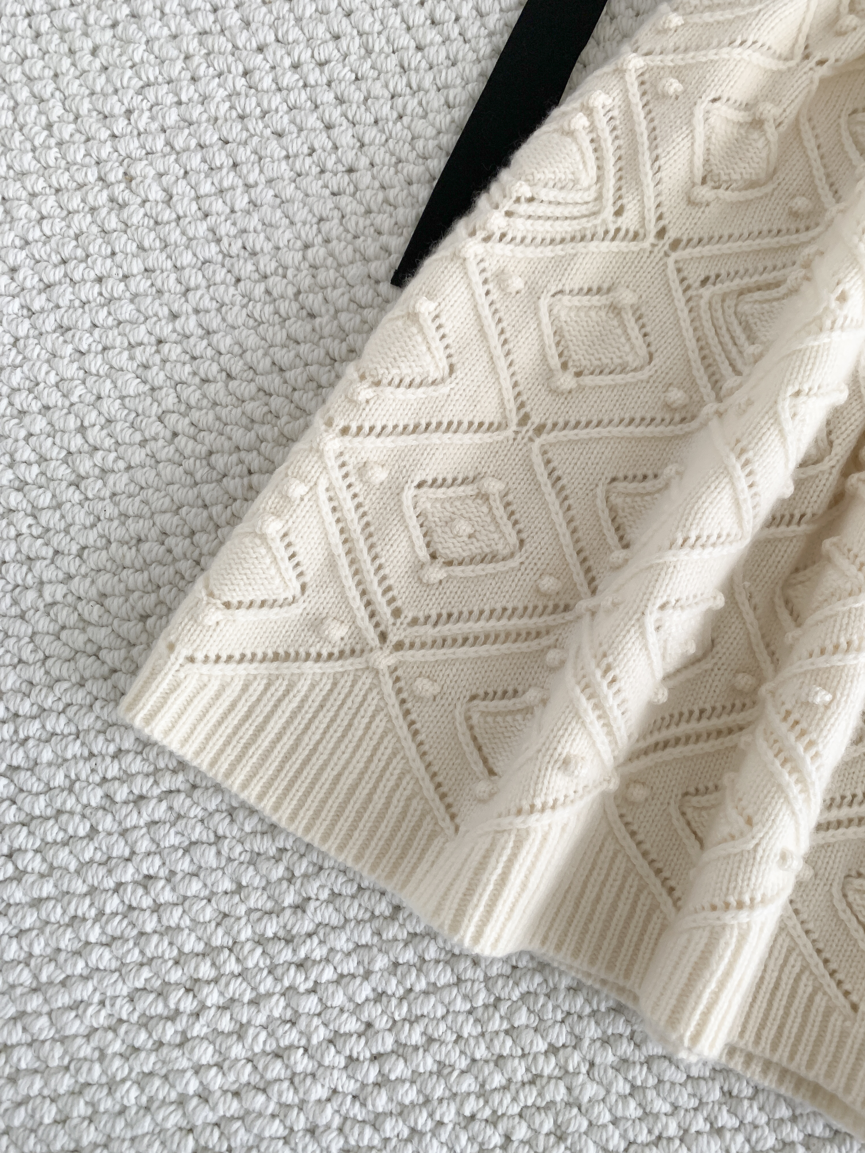 Юбка женская в стиле Loro Piana из кашемира с фактурной вязкой молочного цвета