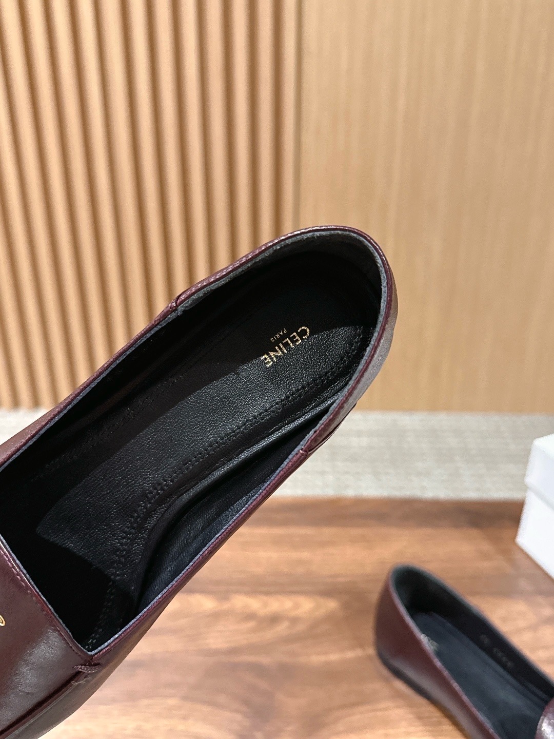 Лоферы женские в стиле Celine Triomphe бордового цвета