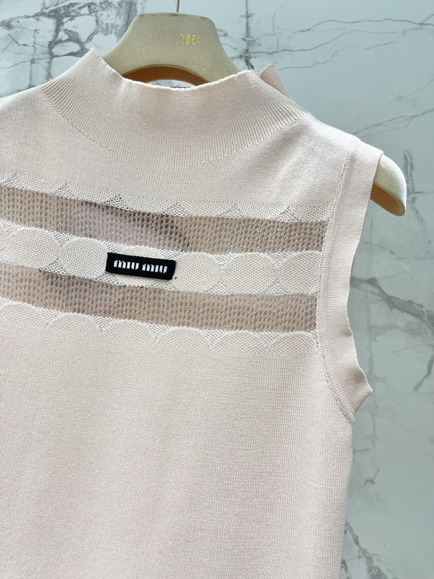 Костюм женский в стиле Miu Miu трикотажный: топ без рукавов и юбка миди плиссированная