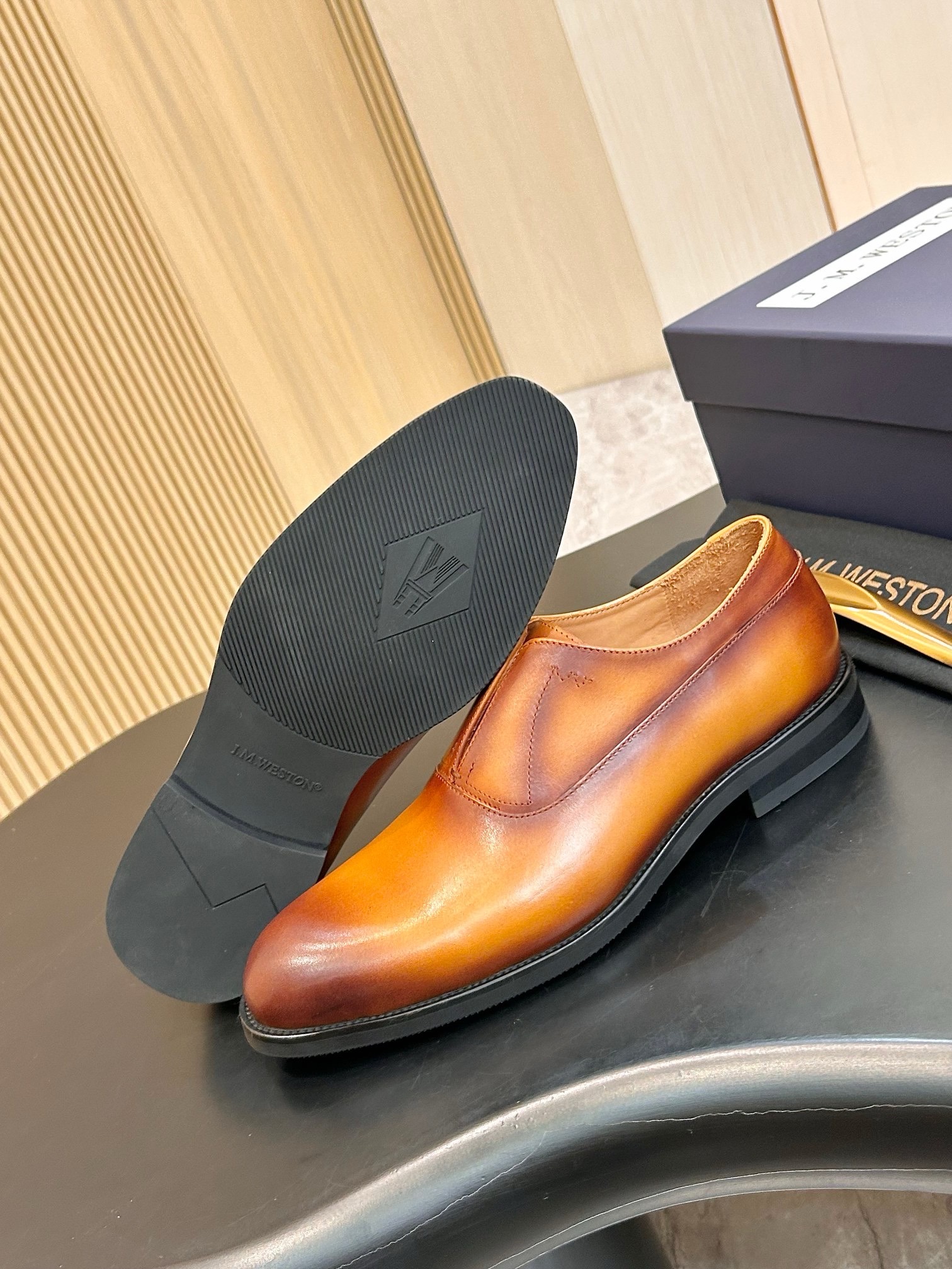 Туфли мужские J.M. Weston Iena Slip-On Oxford коньячно-желтого цвета