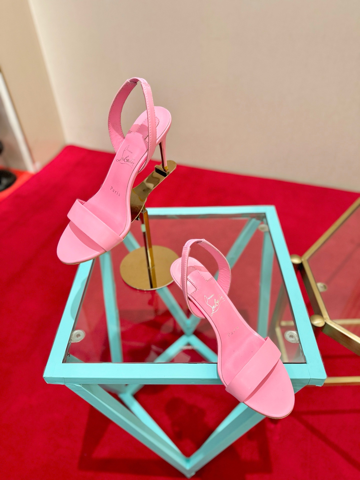 Босоножки женские в стиле Christian Louboutin So Kate розового цвета