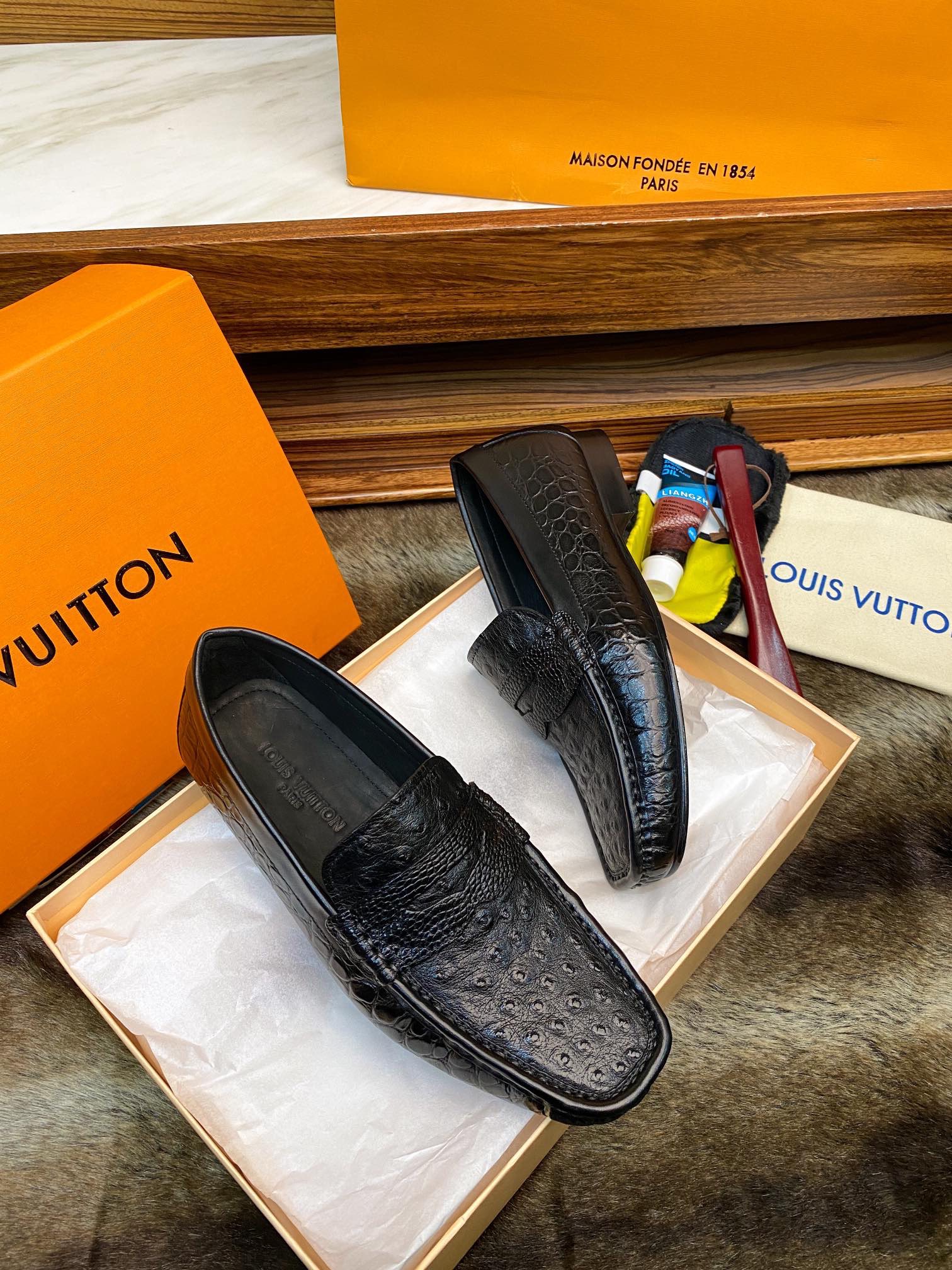 Лоферы мужские в стиле Louis Vuitton чёрного цвета