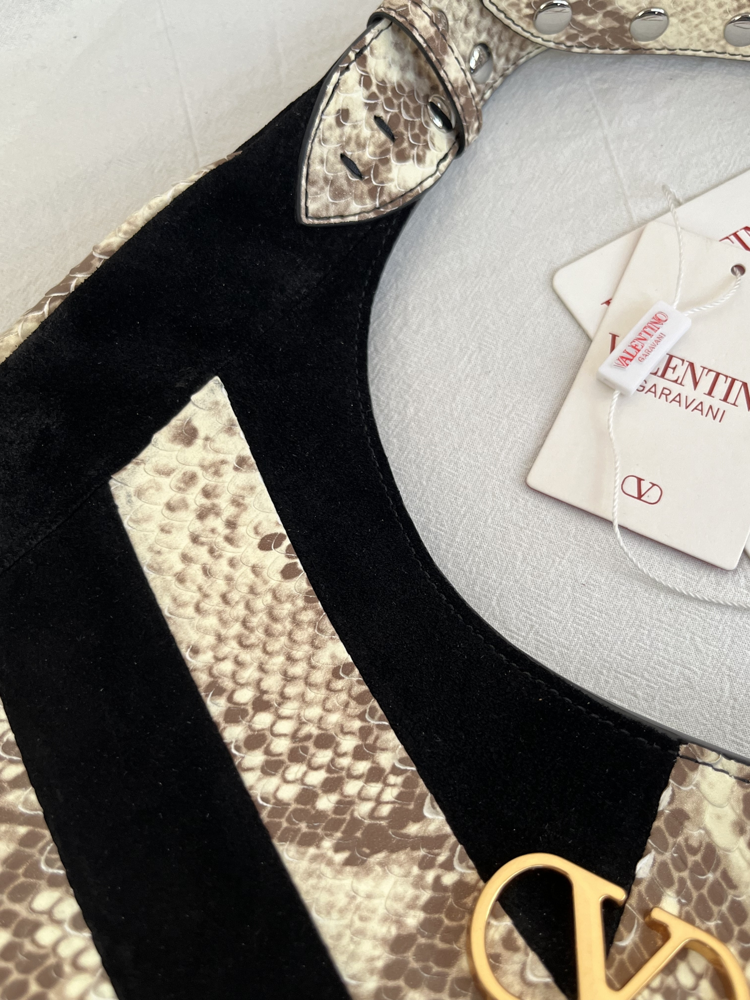 Сумка женская в стиле Valentino Garavani Hoboho Hobo с контрастной отделкой(35 cм)