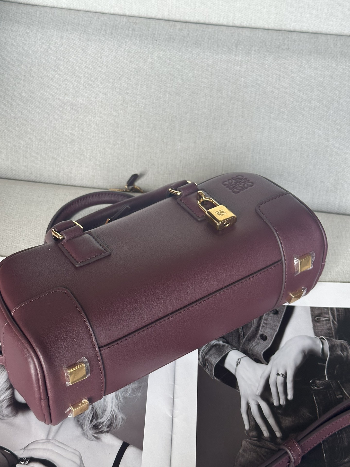Сумка женская в стиле Loewe Amazona 23 бордового цвета